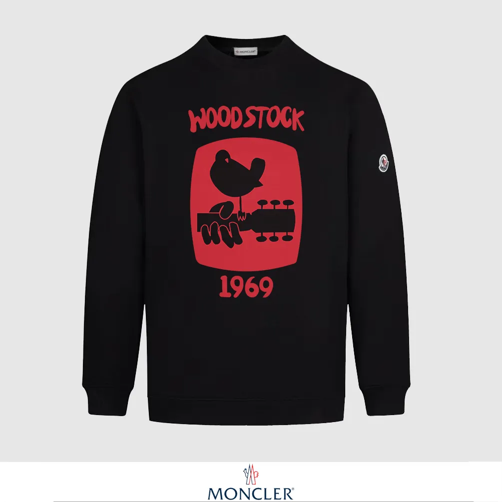 P240 Recommend the most popular Moncler masked 380g printed terry crew neck sweatshirt. Breathable pure cotton fabric. The texture is very soft and comfortable. No shrinkage, no deformation, no pilling). Original customized accessories. Collar label. Wash mark. Hang tag. Packaging (perfect details). Color: White. Black. Size: XS S M L.