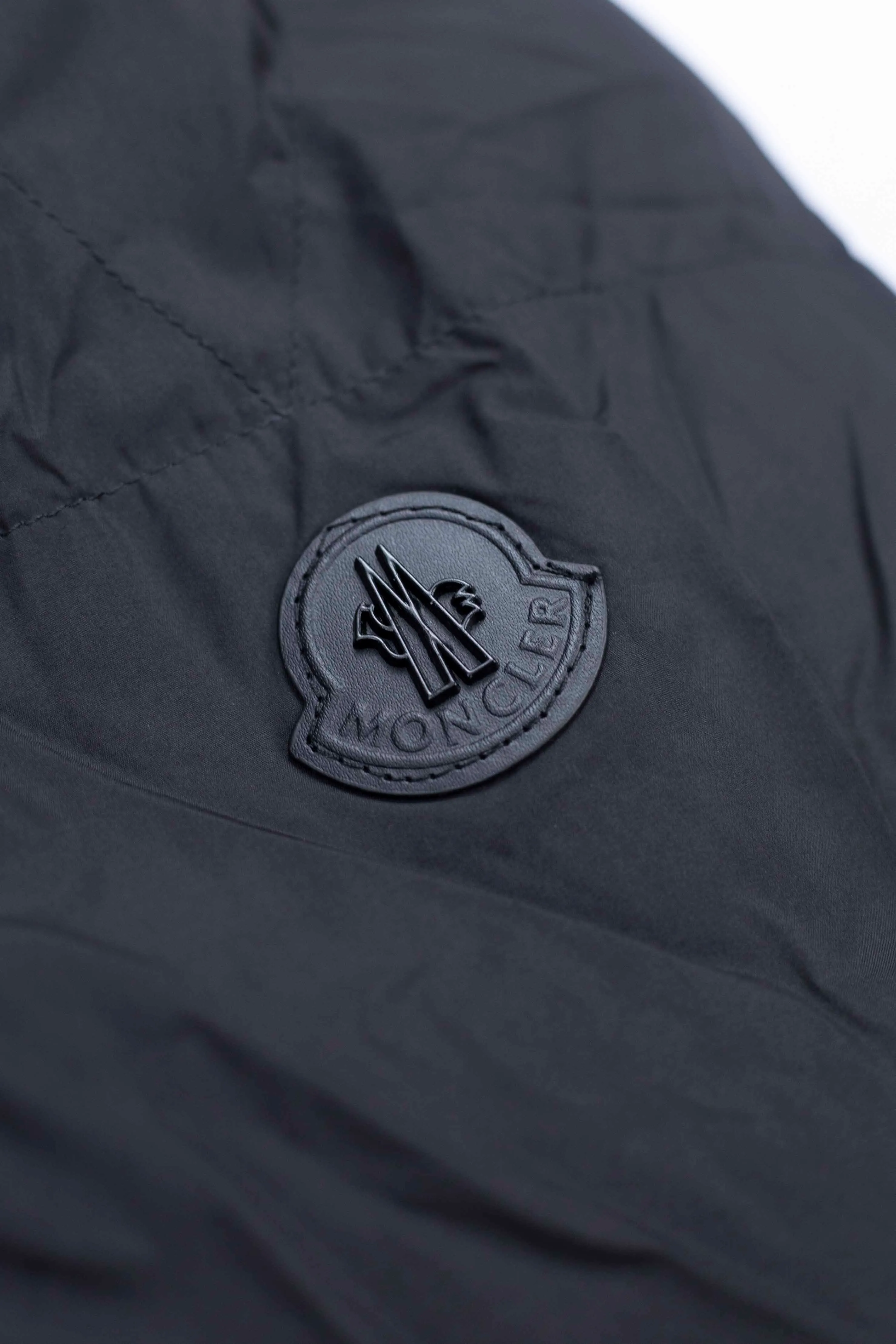 P490 Style No.: [Y112] Moncler & Moncler Original 1:1 customized hardware accessories are all imported and original customization. Welcome to compare at the counter. Absolutely high quality. Use top 90 white duck down. Super soft and fluffy. Super heavy workmanship. The fabric is exquisite in workmanship and the pattern is perfect. Note⚠The fabric is super comfortable. Men and women (first time making a down jacket this year. The running price is very cost-effective) [Top fabric + features: ✅The down content is 95 down, and the gram weight is about 320g. ✅The whole body is fully printed with LOGO. ✅Introducing a sense of fashion and luxury to achieve double standards of warmth and style. ✅It needs to be customized separately. It is very thick and has a three-dimensional and full feeling from 360 degrees! ✅The down jacket uses a double-layer anti-down liner design! Super windproof performance ✅Hardware 1:1 fully customized ZP craftsmanship: spot heavy goods! The highest version is produced by the same celebrity couple and must be good. This down jacket uses a double-layer anti-velvet liner design! It has super windproof performance and will be very warm when worn in winter! Filled with white duck down, the fluffiness is high, and it can be worn at minus ten degrees Celsius❗ Color: black Size: M-L-XL-XXL