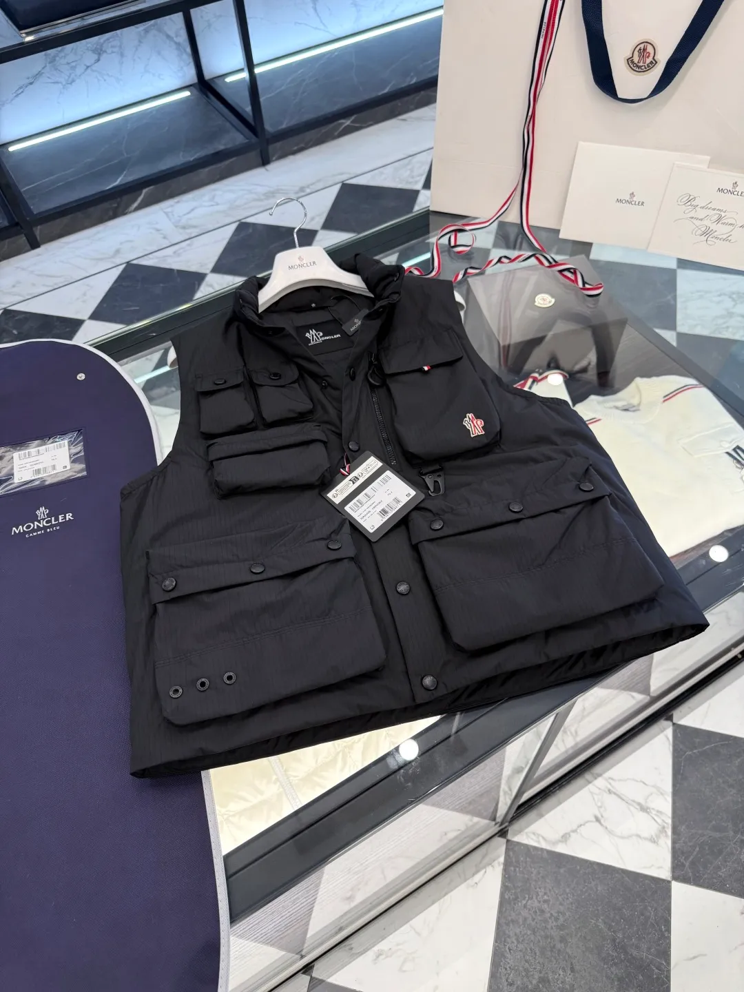 P860 Moncler Grenoble Tongass high-end black label series down vest. Technical functional fabric. More details in real shots.
