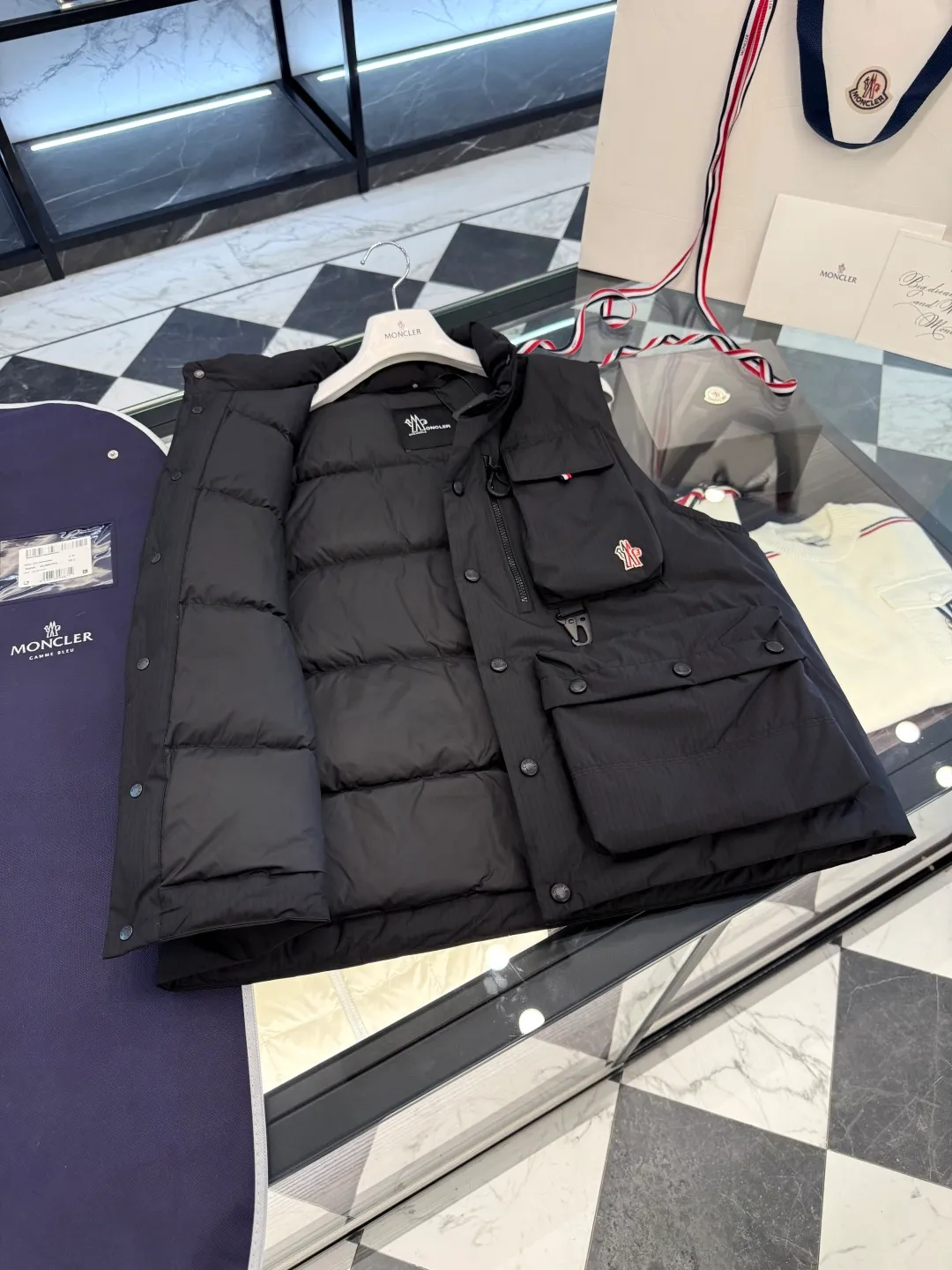 P860 Moncler Grenoble Tongass high-end black label series down vest. Technical functional fabric. More details in real shots.