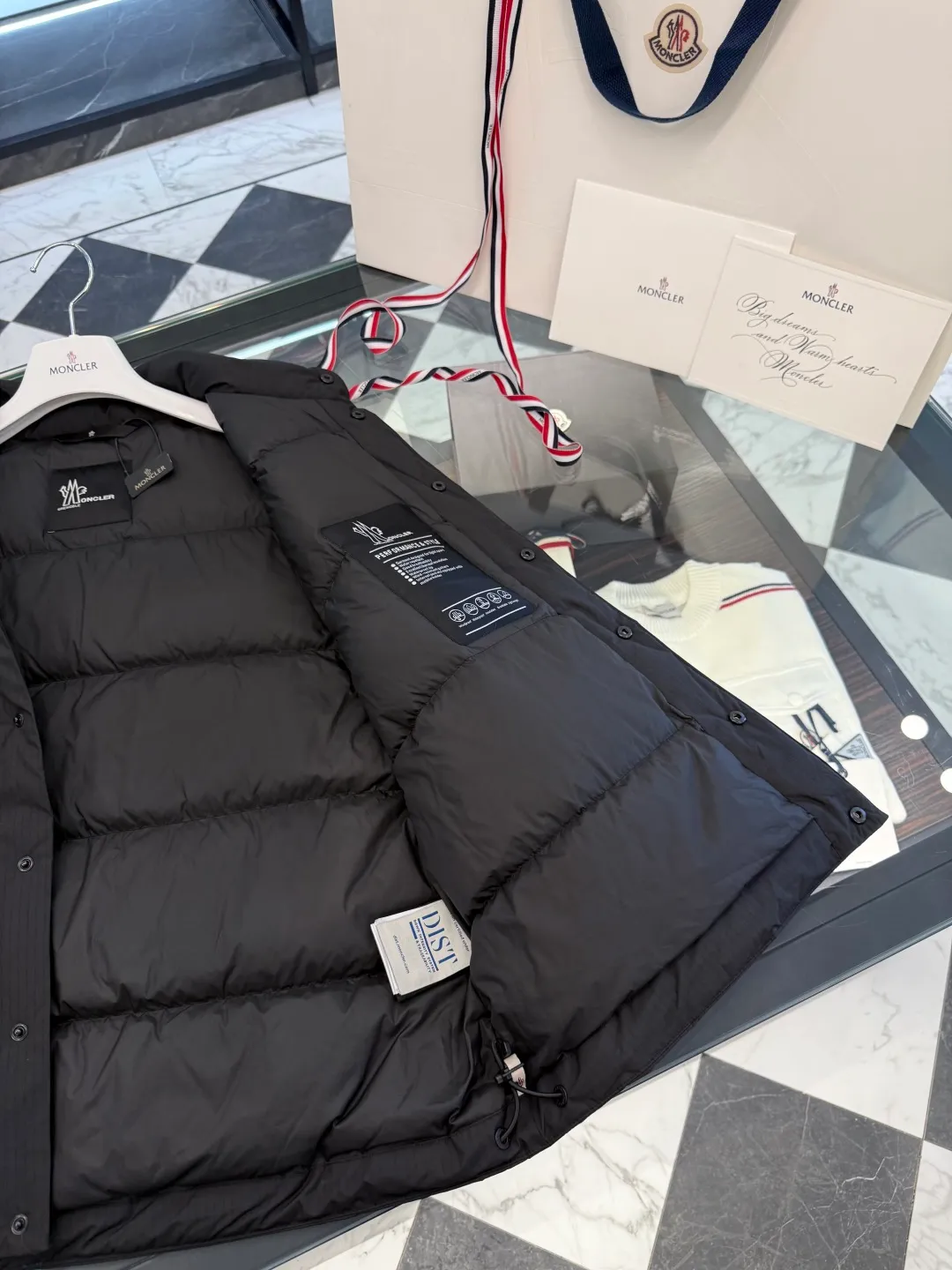 P860 Moncler Grenoble Tongass high-end black label series down vest. Technical functional fabric. More details in real shots.