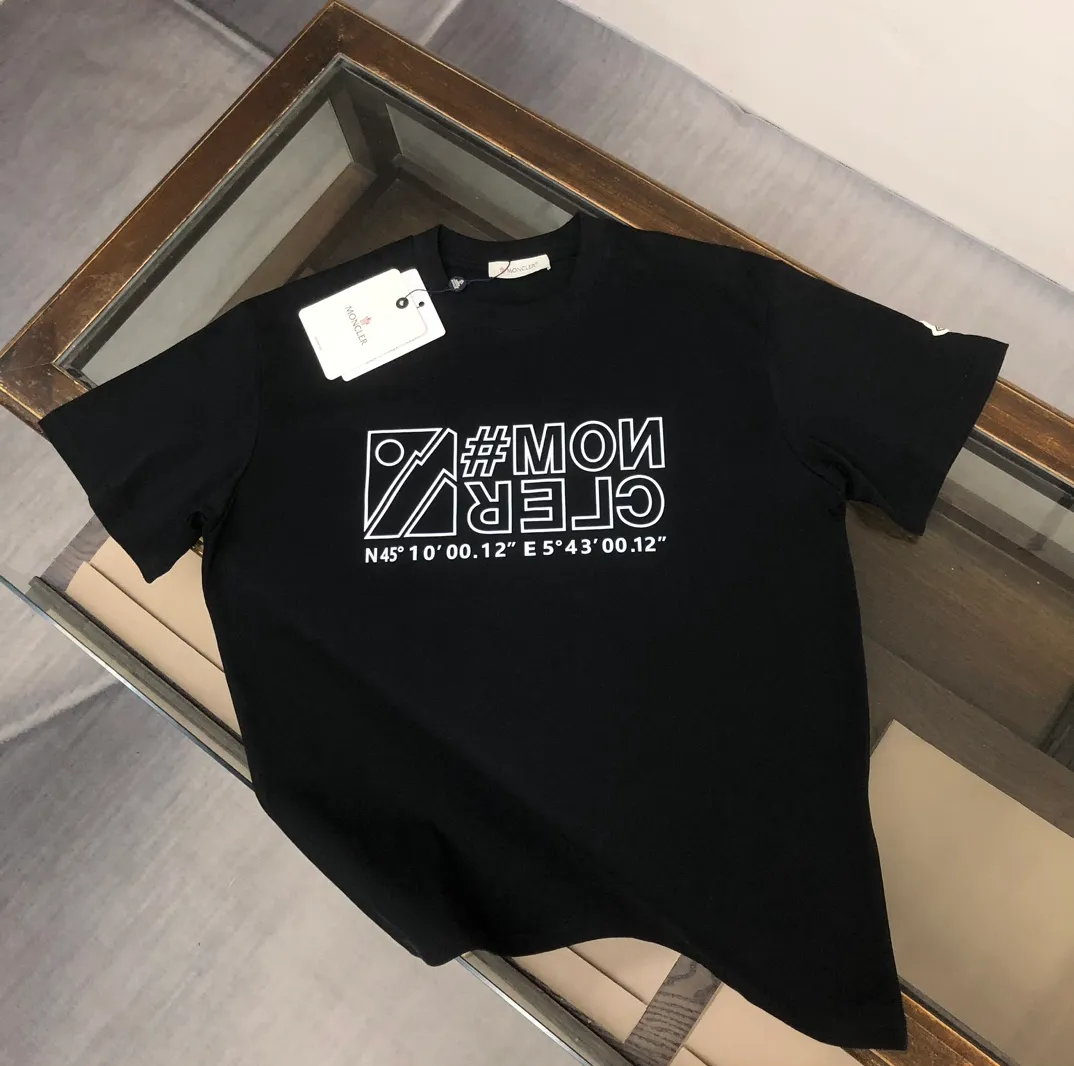 P160 🔥MONCLER The latest short-sleeved T-shirt for couples ~ Featured letter print design ~ The fabric upper body is comfortable and breathable, not stiff, slim cut, made of high-end custom-made pure cotton fabric! The upper body is comfortable and stylish, and it can be worn alone as an inner layer. It is a must-have for fashionistas! ! ! Color: black white Size: S～XL (loose version, please state your height and weight when placing an order)