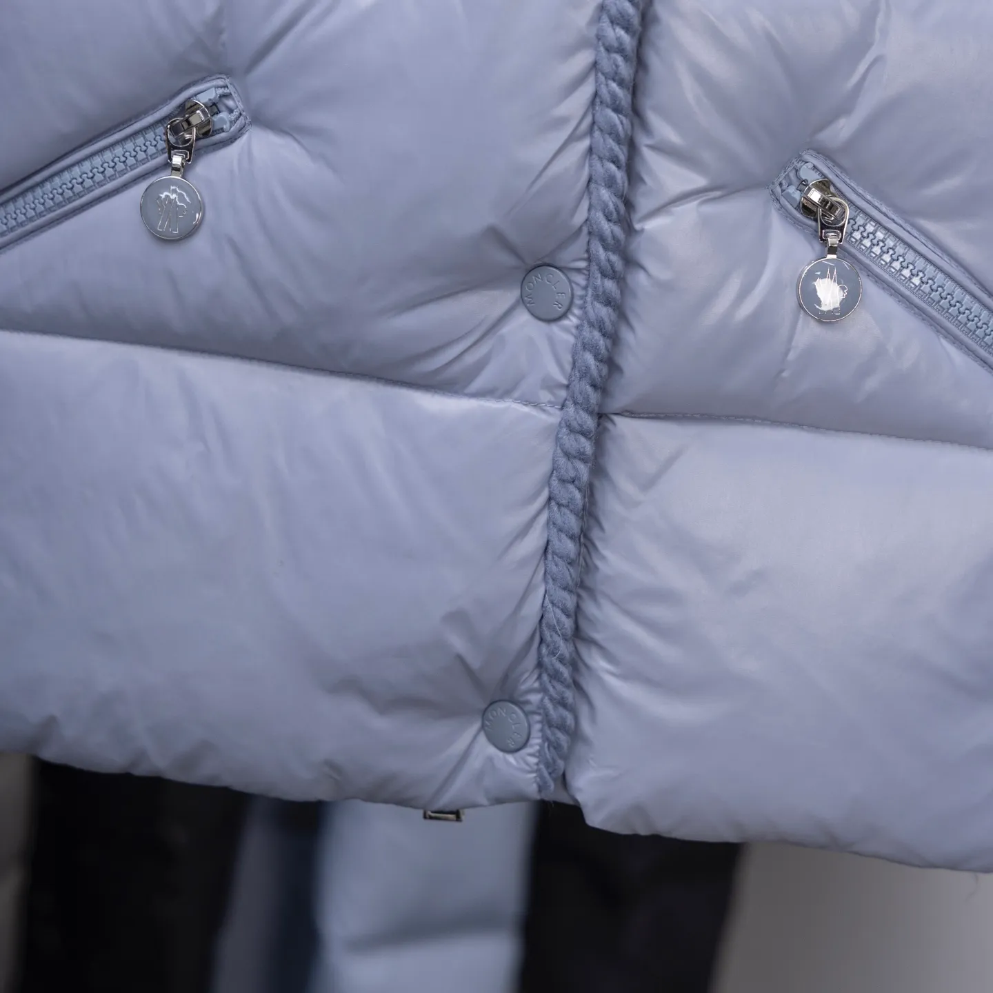 P820 ​​2025 new model🆕Moncler/mask oil wax leather waist style GLAREIN hooded long-sleeved down jacket for women. Oil wax leather coated new fabric, slim design style, warm and slim