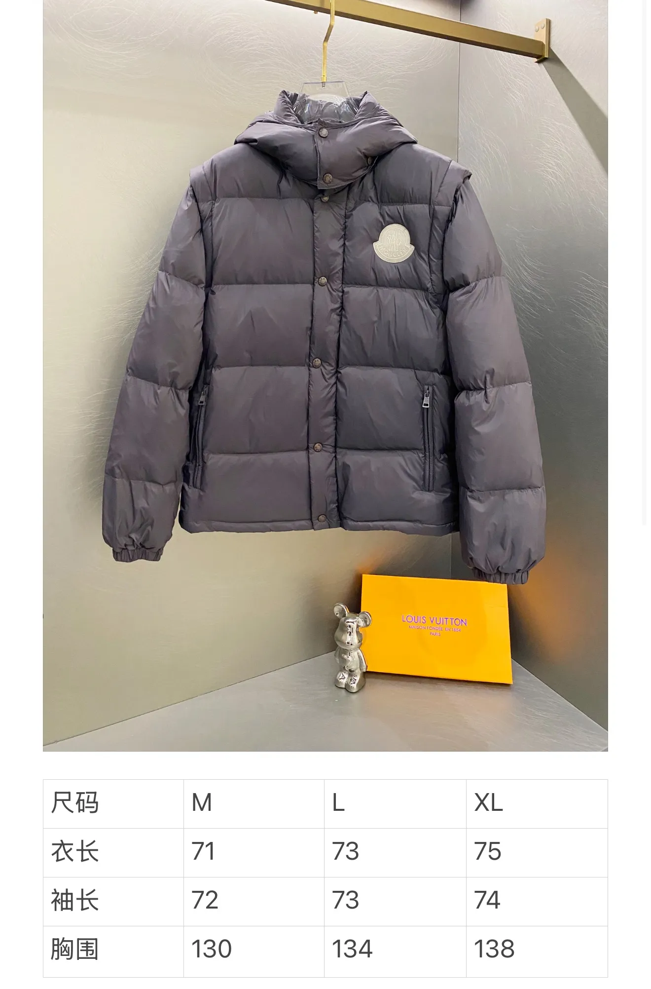 P720 Moncler/Moncler Cyclone two-in-one detachable down jacket. Original dark brown | different from the black version on the market. Comes standard with the same canvas handbag at the counter (default -10 for return and loss). Stand-up collar, hooded and detachable sleeve design, one jacket can be worn in a variety of styles, suitable for various looks! Men and women can match as they like!  ▪️Fabric purchased from the original Korean buyer’s official website! Disassemble the original color and customize it! 25D480T nylon windproof and rainproof fabric, anti-wrinkle, anti-static and quick-drying, soft and skin-friendly, extremely comfortable for the upper body! Imported pigment dyed fabric, features: light, waterproof, calendered film to prevent lint and leakage!  ▪️Filling The filling is the new national standard 80 pure white duck down! 700 fill power! Huge fluffy! Easily survive the winter in one piece in the north! Four layers of 400D film-coated bile cloth on the front and back! Rest assured that after washing and wearing it for several years, the lint will not get lost!  ▪️Hardware accessories, original disassembly, mold opening and custom-made four-button buckles, zipper pullers, all with the same LOGO and engraving as the original! Tags, hanging beads, washing, stickers, all original details restored! Really high quality!  Color: Dark Brown Size: M L Xl