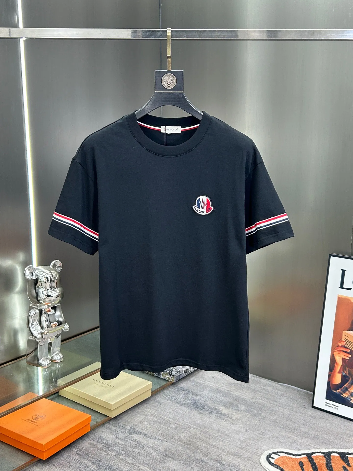 P560 Brand [MONCLER Mouth Covered] 2025 round neck short-sleeved shorts suit. The pure cotton fabric upper body will not be stuffy, the smooth and comfortable skin-friendly effect is more breathable, the fabric has its own texture, classic logo technology, a new interpretation from a unique angle, the first choice for fashion and versatility! Size: M-3XL (maximum wear: 190 pounds)