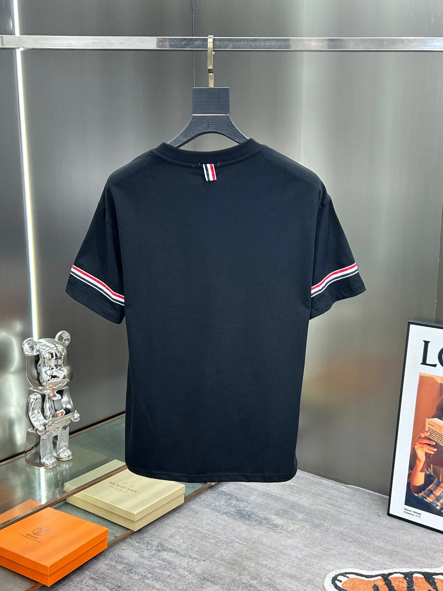 P560 Brand [MONCLER Mouth Covered] 2025 round neck short-sleeved shorts suit. The pure cotton fabric upper body will not be stuffy, the smooth and comfortable skin-friendly effect is more breathable, the fabric has its own texture, classic logo technology, a new interpretation from a unique angle, the first choice for fashion and versatility! Size: M-3XL (maximum wear: 190 pounds)