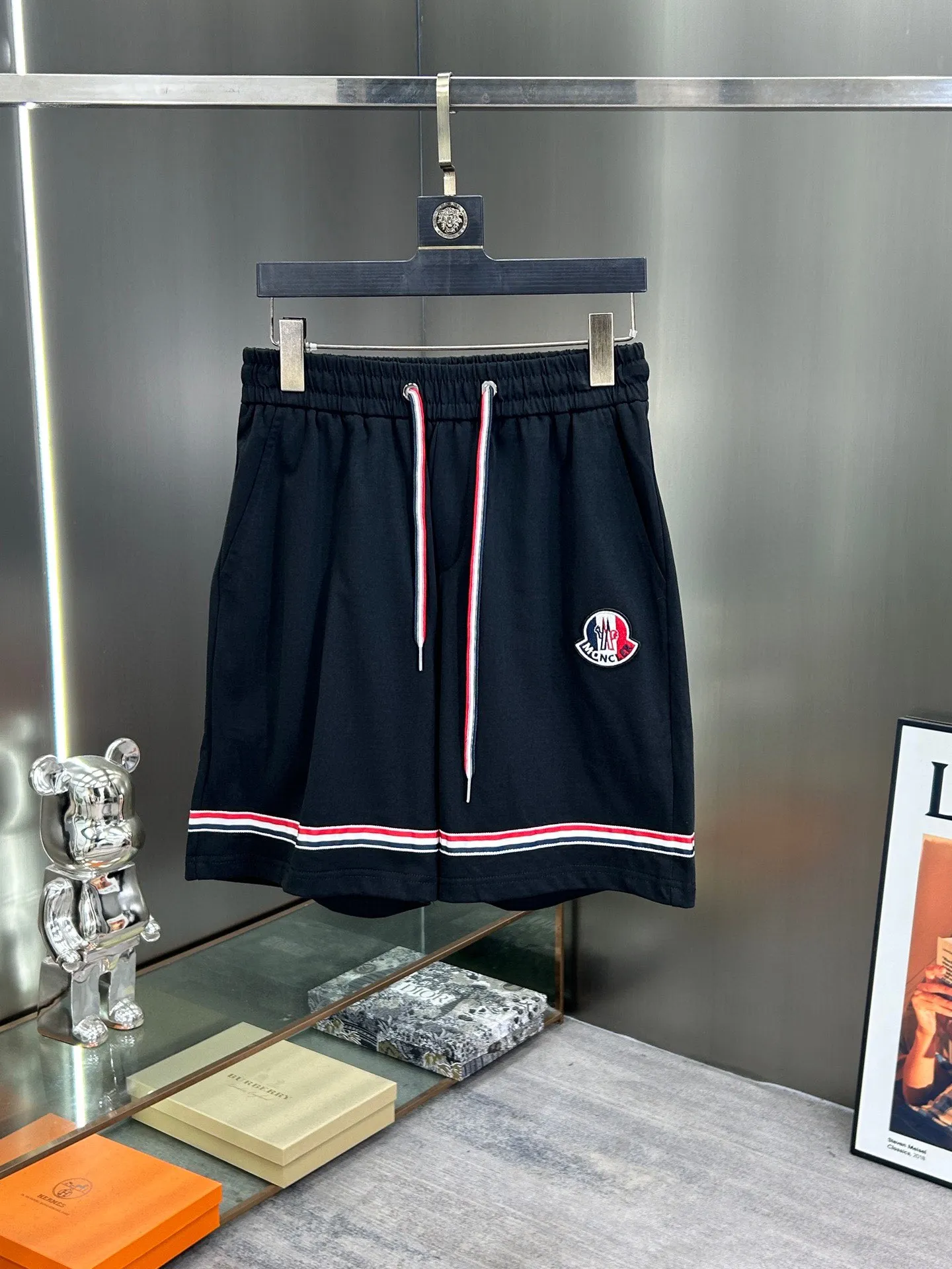 P560 Brand [MONCLER Mouth Covered] 2025 round neck short-sleeved shorts suit. The pure cotton fabric upper body will not be stuffy, the smooth and comfortable skin-friendly effect is more breathable, the fabric has its own texture, classic logo technology, a new interpretation from a unique angle, the first choice for fashion and versatility! Size: M-3XL (maximum wear: 190 pounds)