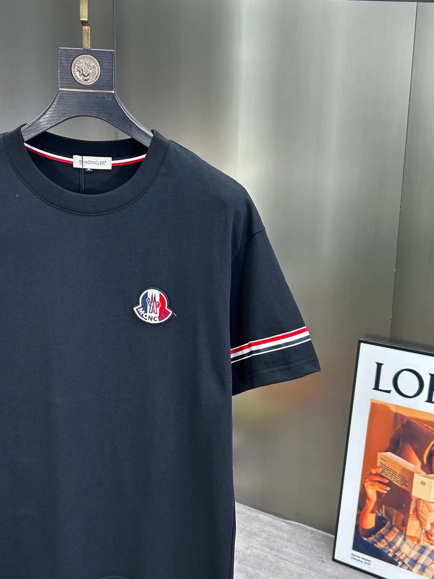P560 Brand [MONCLER Mouth Covered] 2025 round neck short-sleeved shorts suit. The pure cotton fabric upper body will not be stuffy, the smooth and comfortable skin-friendly effect is more breathable, the fabric has its own texture, classic logo technology, a new interpretation from a unique angle, the first choice for fashion and versatility! Size: M-3XL (maximum wear: 190 pounds)
