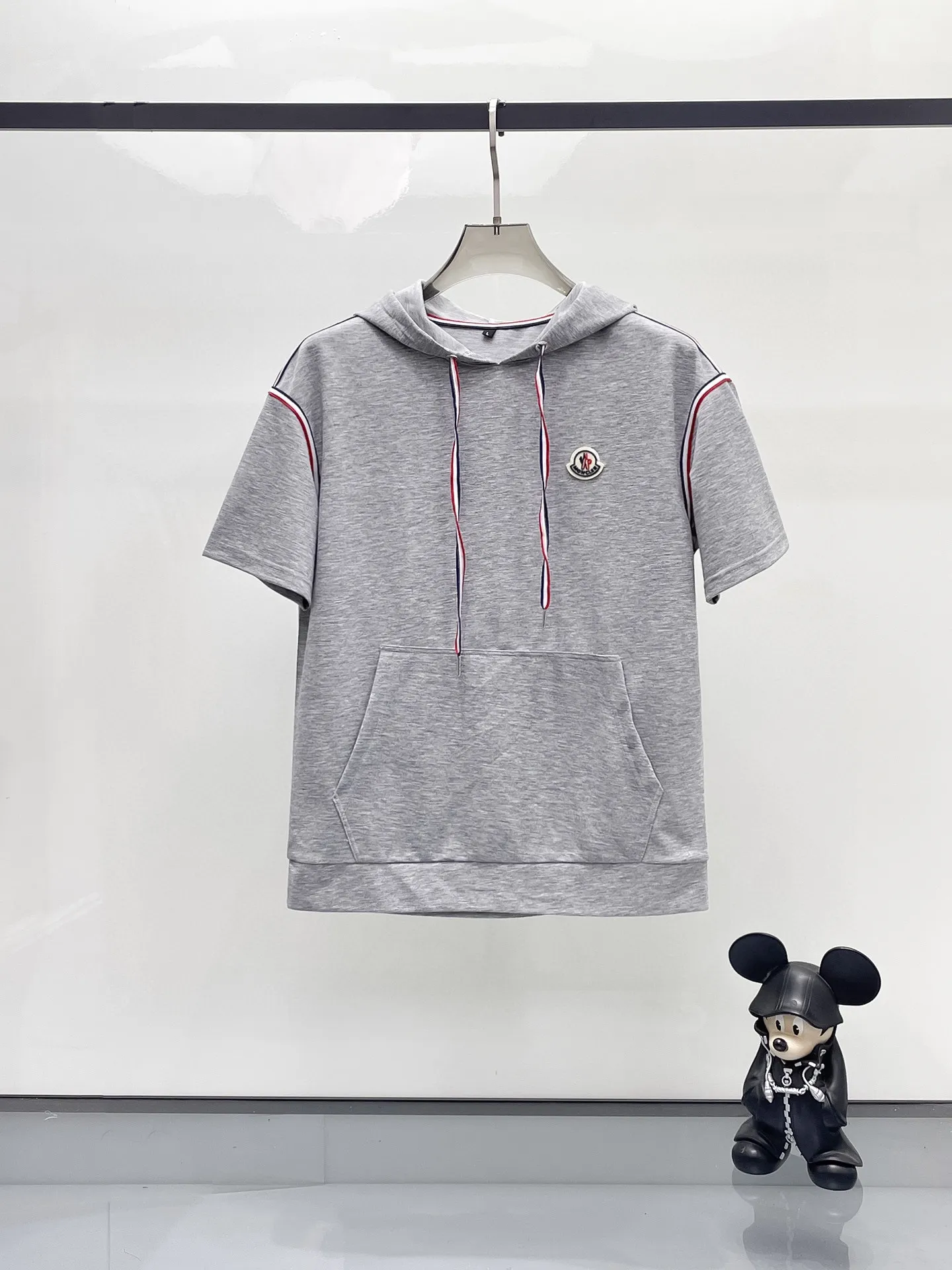 P570 Brand [MONCLER Mouth Covered] 2025 round neck short-sleeved shorts suit. The pure cotton fabric upper body will not be stuffy, the smooth and comfortable skin-friendly effect is more breathable, the fabric has its own texture, classic logo technology, a new interpretation from a unique angle, fashionable and versatile choice! Size: M-3XL (maximum wear: 190 pounds)