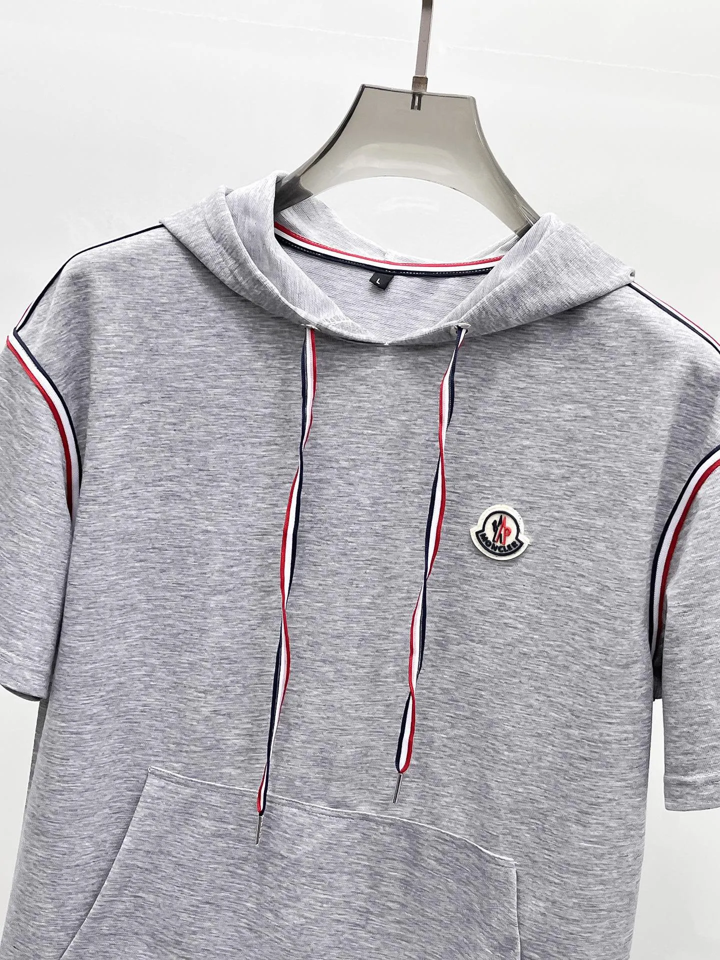 P570 Brand [MONCLER Mouth Covered] 2025 round neck short-sleeved shorts suit. The pure cotton fabric upper body will not be stuffy, the smooth and comfortable skin-friendly effect is more breathable, the fabric has its own texture, classic logo technology, a new interpretation from a unique angle, fashionable and versatile choice! Size: M-3XL (maximum wear: 190 pounds)