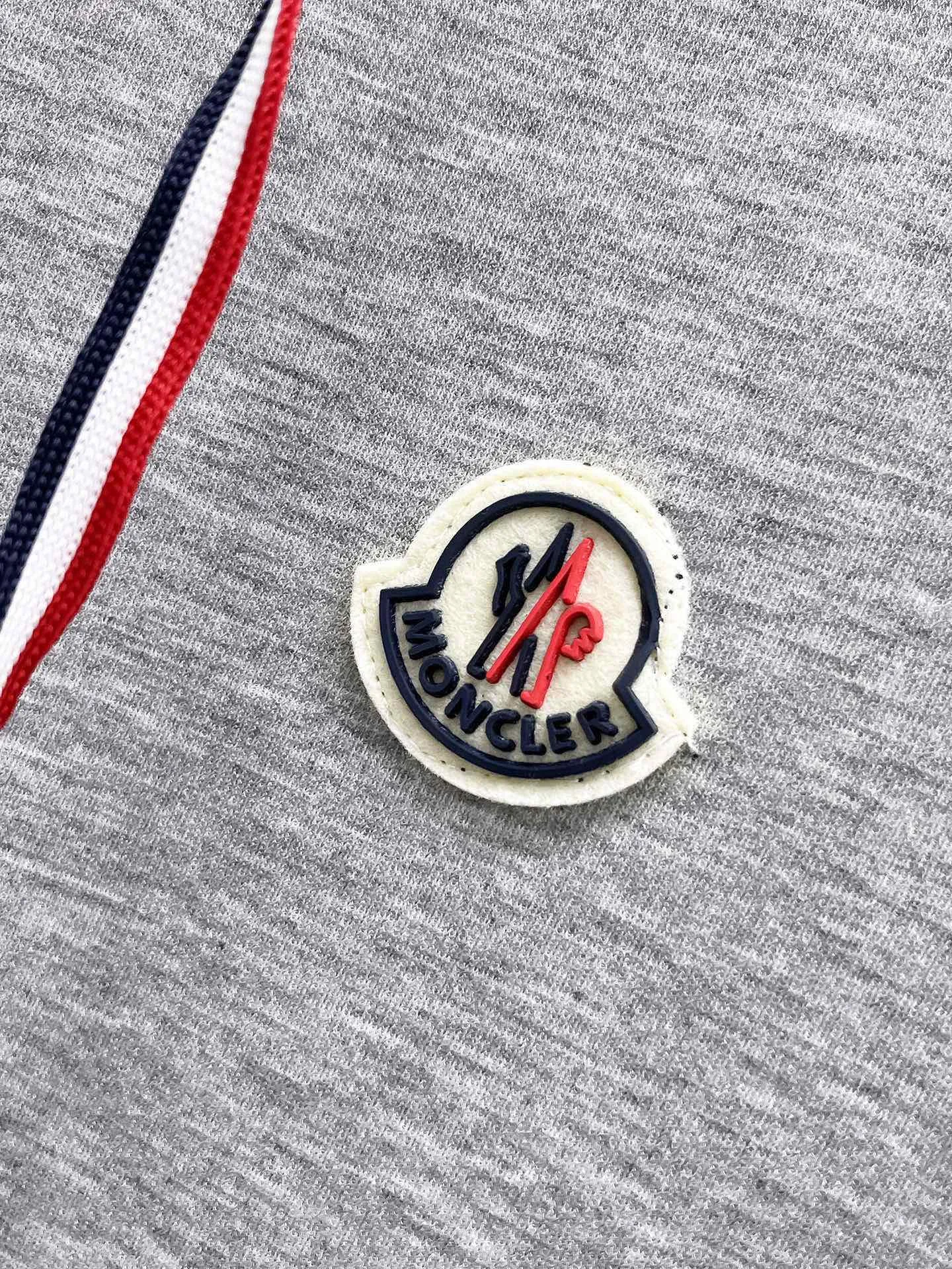 P570 Brand [MONCLER Mouth Covered] 2025 round neck short-sleeved shorts suit. The pure cotton fabric upper body will not be stuffy, the smooth and comfortable skin-friendly effect is more breathable, the fabric has its own texture, classic logo technology, a new interpretation from a unique angle, fashionable and versatile choice! Size: M-3XL (maximum wear: 190 pounds)