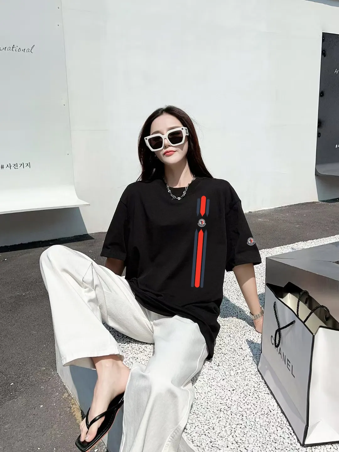 P140 [MONCLER] 2025FW short-sleeved T-shirt, badge + LOGO printing, high-end 26s double yarn 300g fabric, heavy fabric, custom stretch rib, same cylinder and dye, complete three standards, same style for men and women, color: black, white, size: S M L XL 2XL