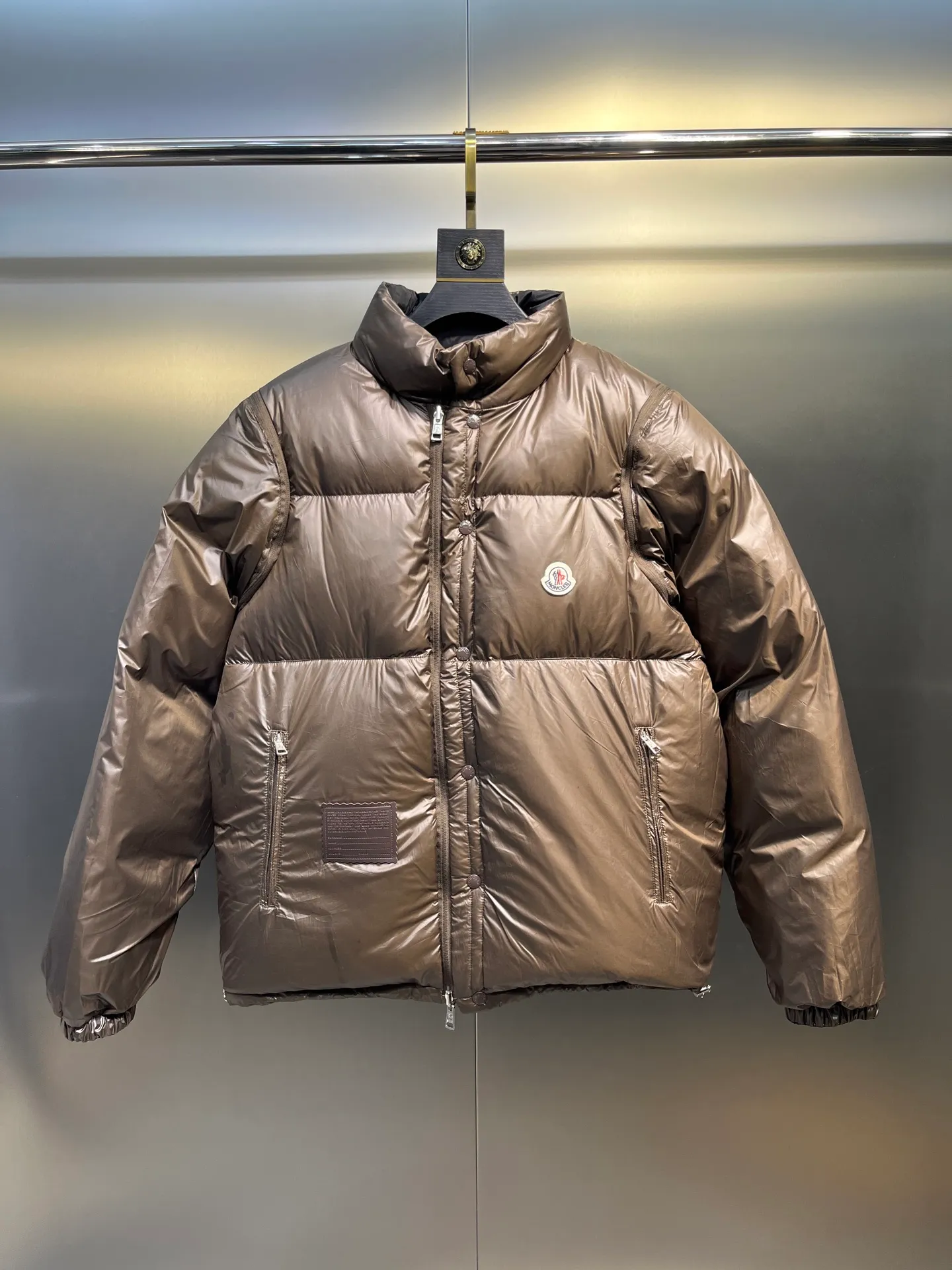 P840 Moncler Verone 🌟Limited down jacket, same style for men and women, reversible, detachable sleeves, 1 piece can be worn as 4 pieces, 4-in-1 high version, officially on sale on October 1st. Black on the front + brown on the back Size: 1-5