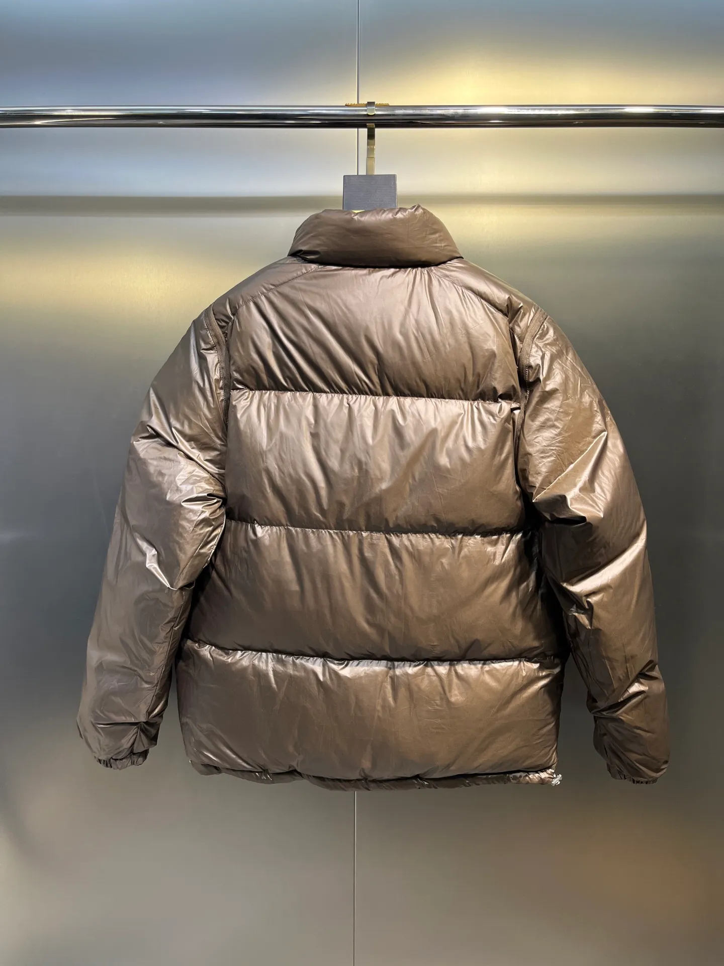 P840 Moncler Verone 🌟Limited down jacket, same style for men and women, reversible, detachable sleeves, 1 piece can be worn as 4 pieces, 4-in-1 high version, officially on sale on October 1st. Black on the front + brown on the back Size: 1-5