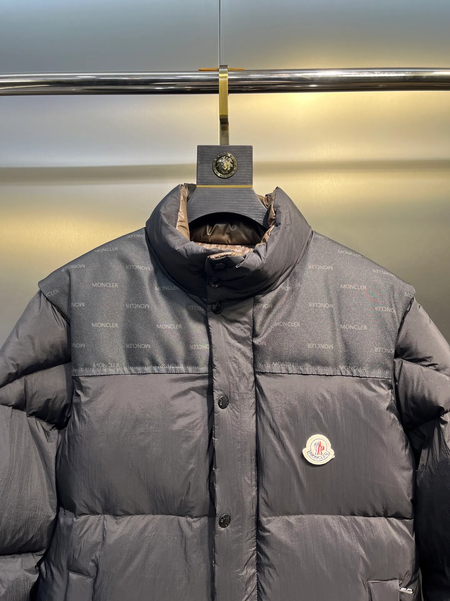 P840 Moncler Verone 🌟Limited down jacket, same style for men and women, reversible, detachable sleeves, 1 piece can be worn as 4 pieces, 4-in-1 high version, officially on sale on October 1st. Black on the front + brown on the back Size: 1-5
