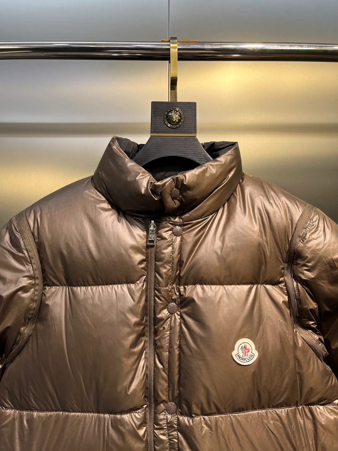 P840 Moncler Verone 🌟Limited down jacket, same style for men and women, reversible, detachable sleeves, 1 piece can be worn as 4 pieces, 4-in-1 high version, officially on sale on October 1st. Black on the front + brown on the back Size: 1-5