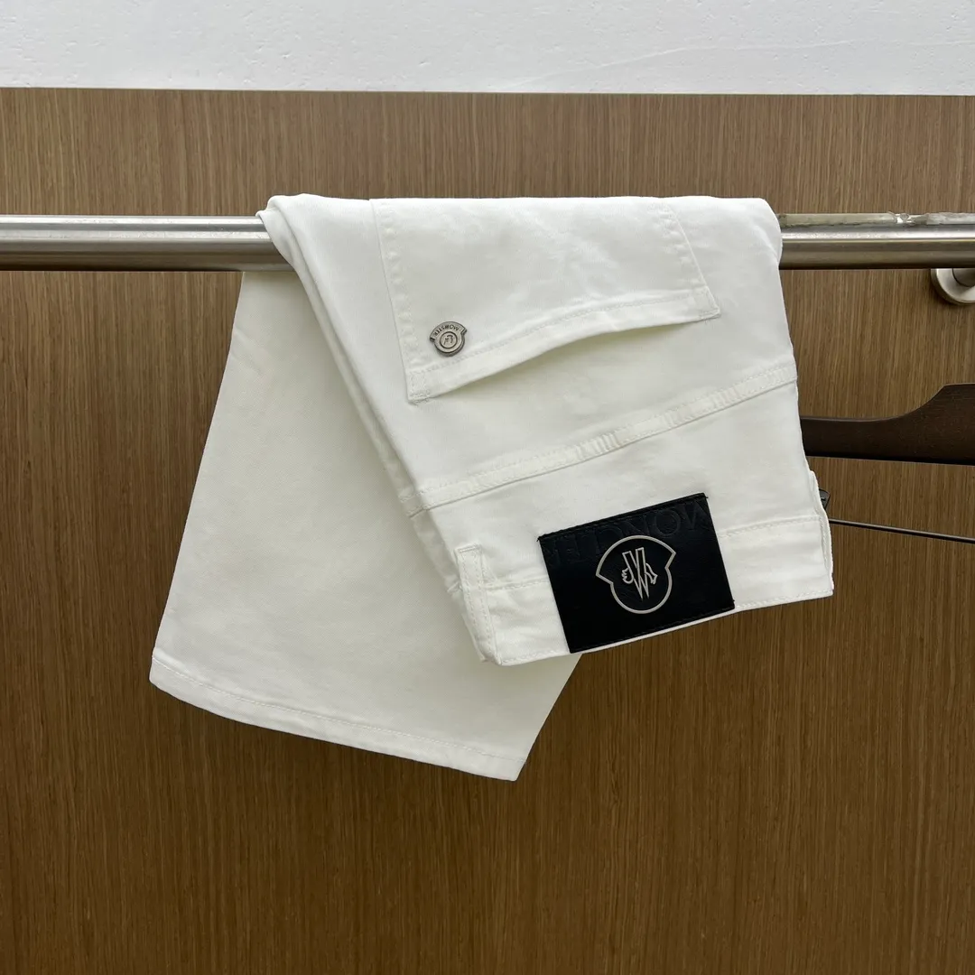 P270 🌸🌸 Moncler elastic slimming straight-leg pants, denim shorts, thin!  Very high-quality, stretch jeans can also be very comfortable... Super stretch and super handsome jeans! Heavy wash water elasticity...! You will be amazed by the clever design of these jeans! ! A pair of jeans cut from original cloth, light color, unique charm, made of high-quality cotton fabric, with frayed design and patch embroidery embellishment details. The fabric is comfortable, soft and can be matched casually. The comfort represents its interpretation of fashion and leisure. The details reflect the brand's pursuit of quality, with a bit of a hedonist flavor. It pays great attention to details and restores the texture of top-grade hardware. . Showing a sense of luxury and fashion. . Very worth buying. Size: Size: 29-38. . (No 35, 37)