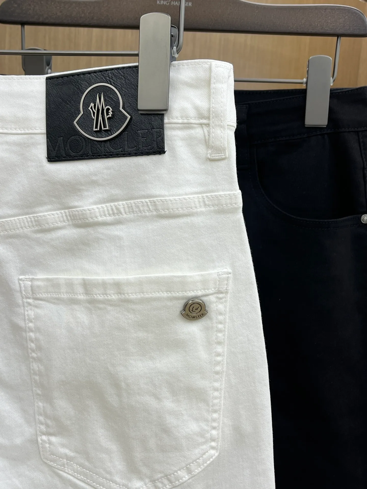P270 🌸🌸 Moncler elastic slimming straight-leg pants, denim shorts, thin!  Very high-quality, stretch jeans can also be very comfortable... Super stretch and super handsome jeans! Heavy wash water elasticity...! You will be amazed by the clever design of these jeans! ! A pair of jeans cut from original cloth, light color, unique charm, made of high-quality cotton fabric, with frayed design and patch embroidery embellishment details. The fabric is comfortable, soft and can be matched casually. The comfort represents its interpretation of fashion and leisure. The details reflect the brand's pursuit of quality, with a bit of a hedonist flavor. It pays great attention to details and restores the texture of top-grade hardware. . Showing a sense of luxury and fashion. . Very worth buying. Size: Size: 29-38. . (No 35, 37)