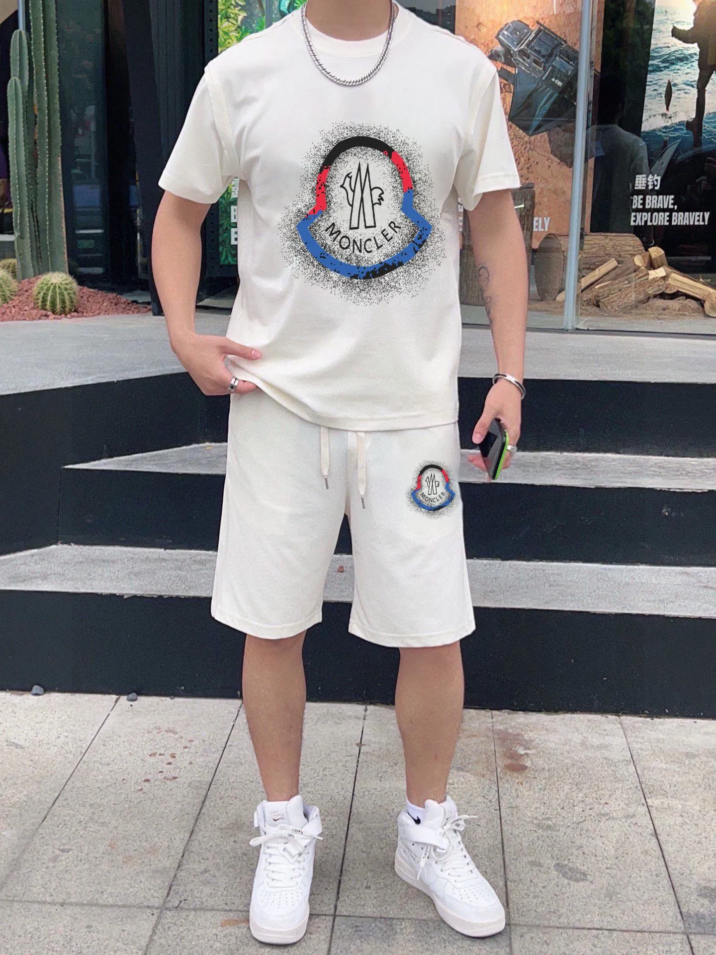 P290 Brand [MONCLER] 2025 new men’s short-sleeved shorts suit! Synchronous sales on the official website! High-end version on the market! It feels delicate and soft! Make you more comfortable to wear! The draped silhouette is awesome! Size: M-5XL (please state your height and weight when placing an order)
