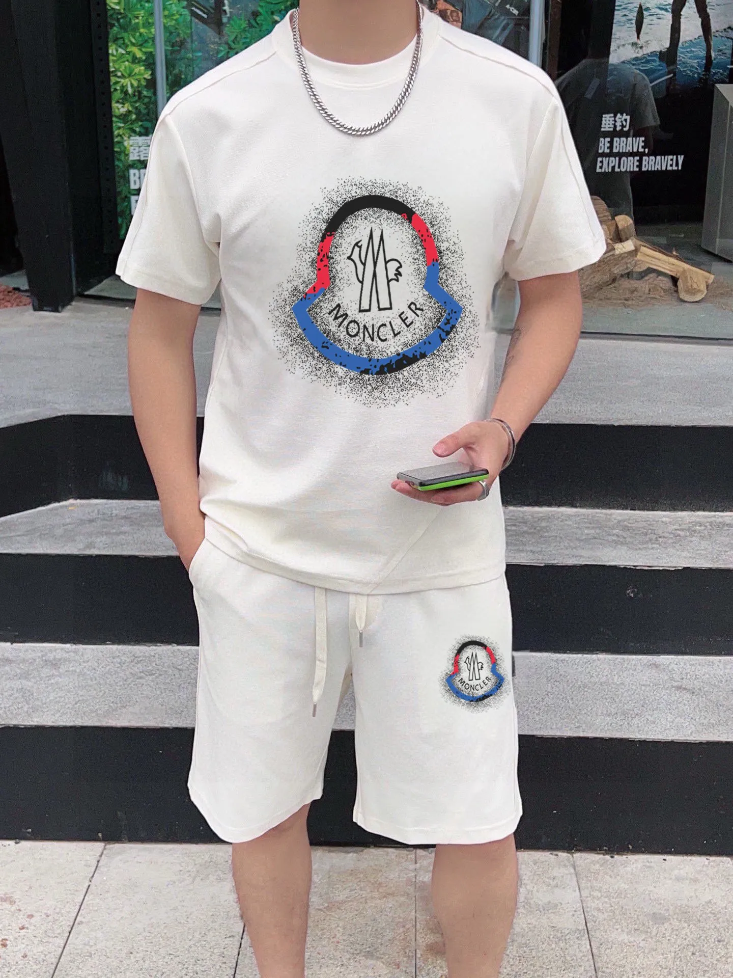 P290 Brand [MONCLER] 2025 new men’s short-sleeved shorts suit! Synchronous sales on the official website! High-end version on the market! It feels delicate and soft! Make you more comfortable to wear! The draped silhouette is awesome! Size: M-5XL (please state your height and weight when placing an order)