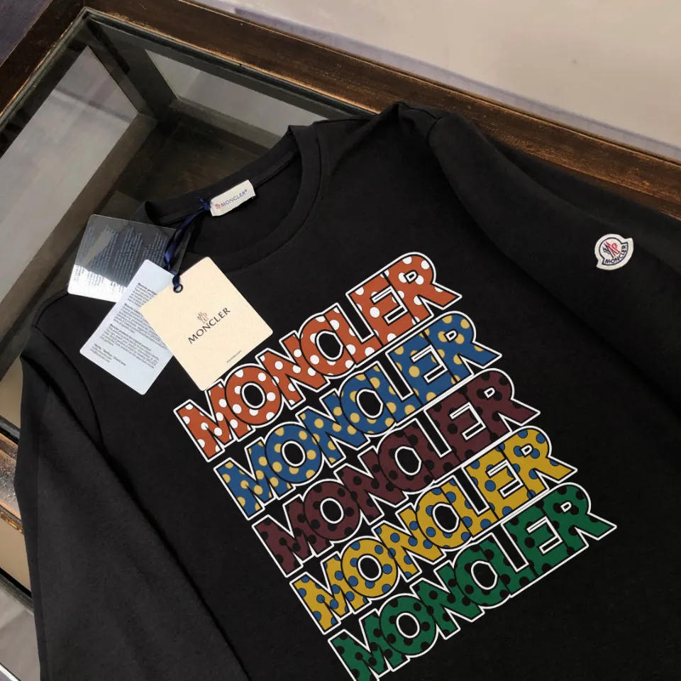 P180, a non-off-the-shelf model, you can trust it. Moncler printed long-sleeved T-shirt, 240g breathable cotton fabric, very soft and comfortable texture, does not shrink, does not deform, does not ball), can be worn alone as a base layer. Original customized accessories, collar label, care mark, hangtag, packaging (perfect details) Color: White Black Size: XS S M L