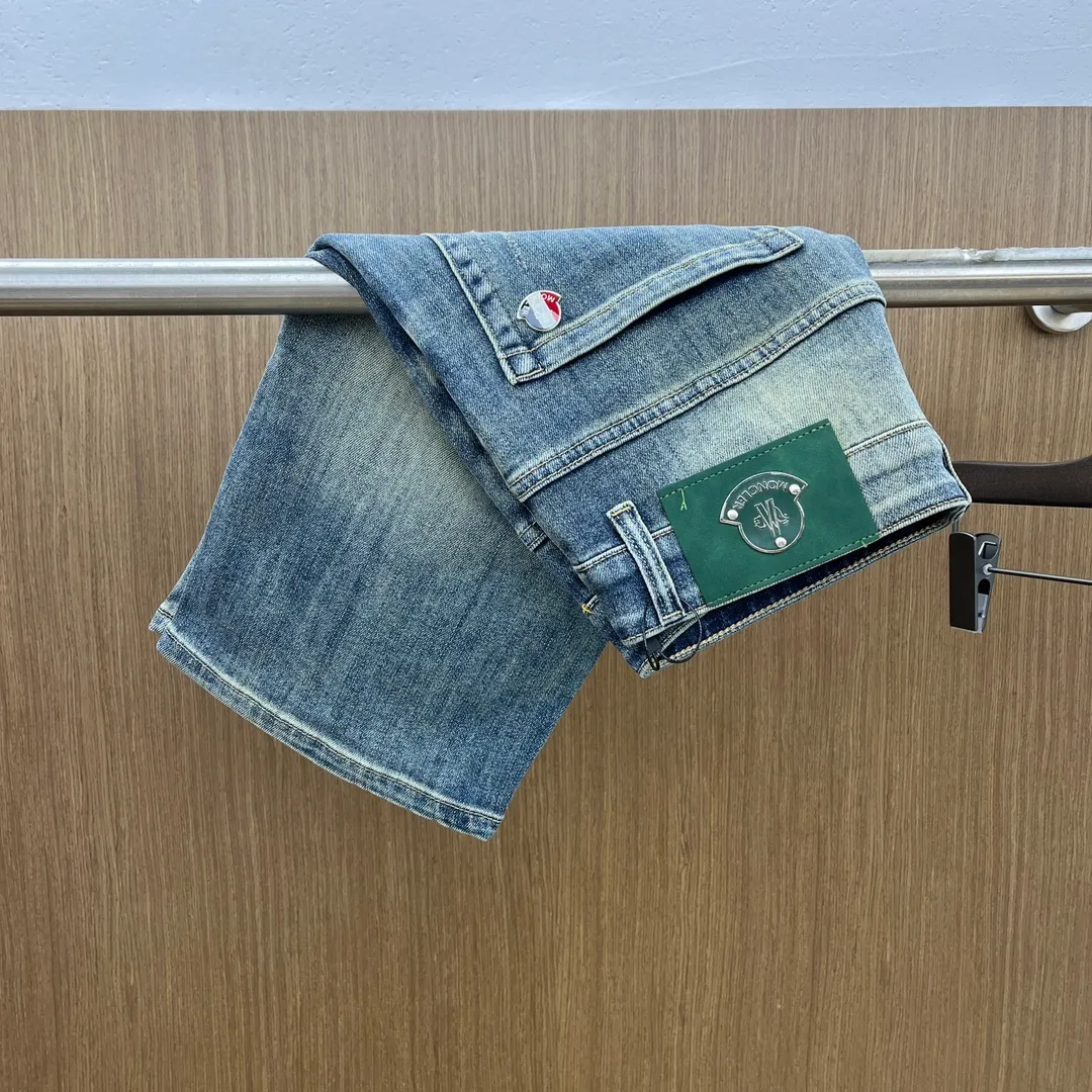 P270 🌸🌸 Moncler elastic slimming straight-leg pants, denim shorts, thin!  Very high-quality, stretch jeans can also be very comfortable... Super stretch and super handsome jeans! Heavy wash water elasticity...! You will be amazed by the clever design of these jeans! ! A pair of jeans cut from original cloth, light color, unique charm, made of high-quality cotton fabric, with frayed design and patch embroidery embellishment details. The fabric is comfortable, soft and can be matched casually. The comfort represents its interpretation of fashion and leisure. The details reflect the brand's pursuit of quality, with a bit of a hedonist flavor. It pays great attention to details and restores the texture of top-grade hardware. . Showing a sense of luxury and fashion. . Very worth buying. Size: Size: 29-38. . (No 35, 37)