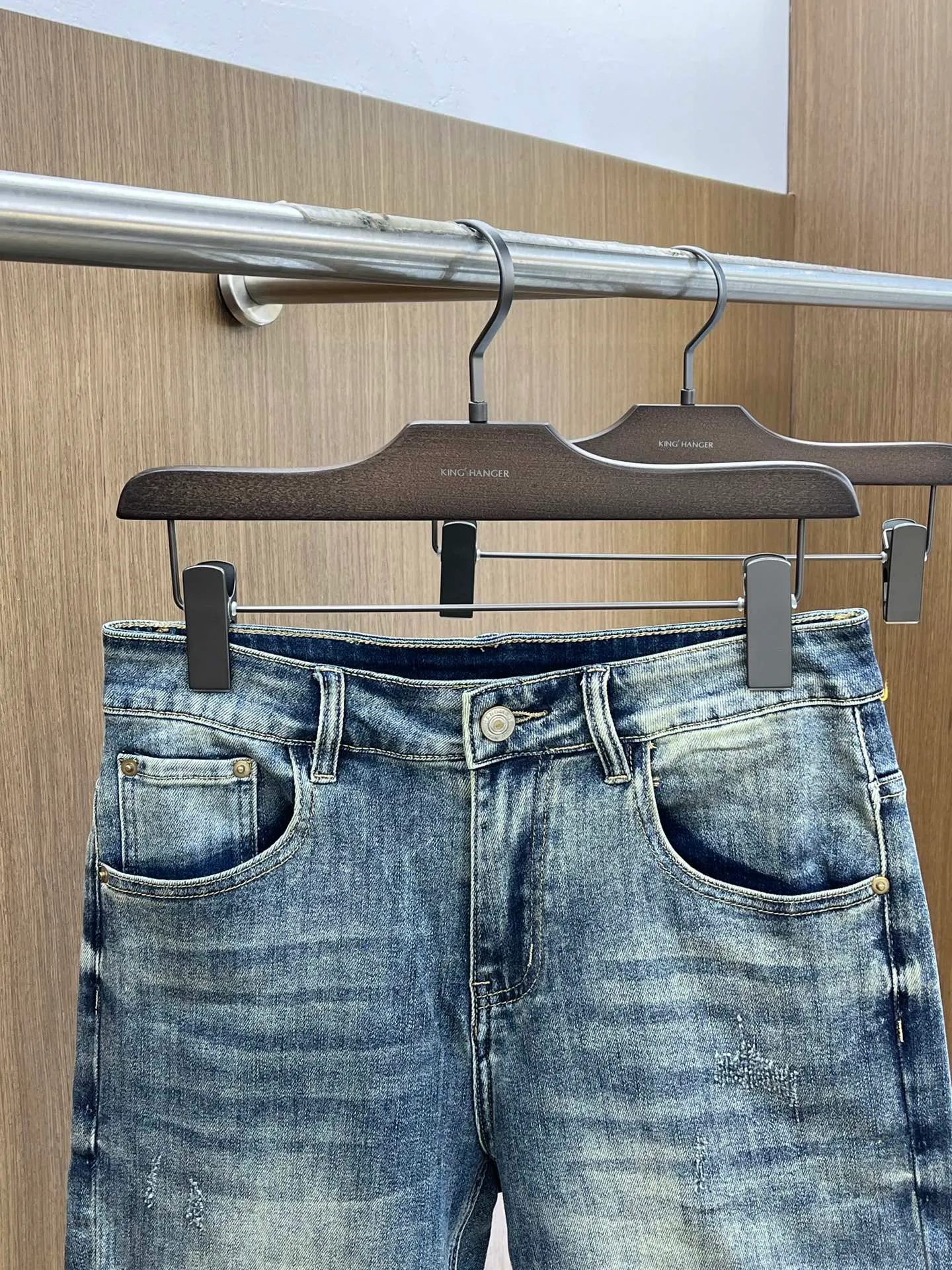 P270 🌸🌸 Moncler elastic slimming straight-leg pants, denim shorts, thin!  Very high-quality, stretch jeans can also be very comfortable... Super stretch and super handsome jeans! Heavy wash water elasticity...! You will be amazed by the clever design of these jeans! ! A pair of jeans cut from original cloth, light color, unique charm, made of high-quality cotton fabric, with frayed design and patch embroidery embellishment details. The fabric is comfortable, soft and can be matched casually. The comfort represents its interpretation of fashion and leisure. The details reflect the brand's pursuit of quality, with a bit of a hedonist flavor. It pays great attention to details and restores the texture of top-grade hardware. . Showing a sense of luxury and fashion. . Very worth buying. Size: Size: 29-38. . (No 35, 37)