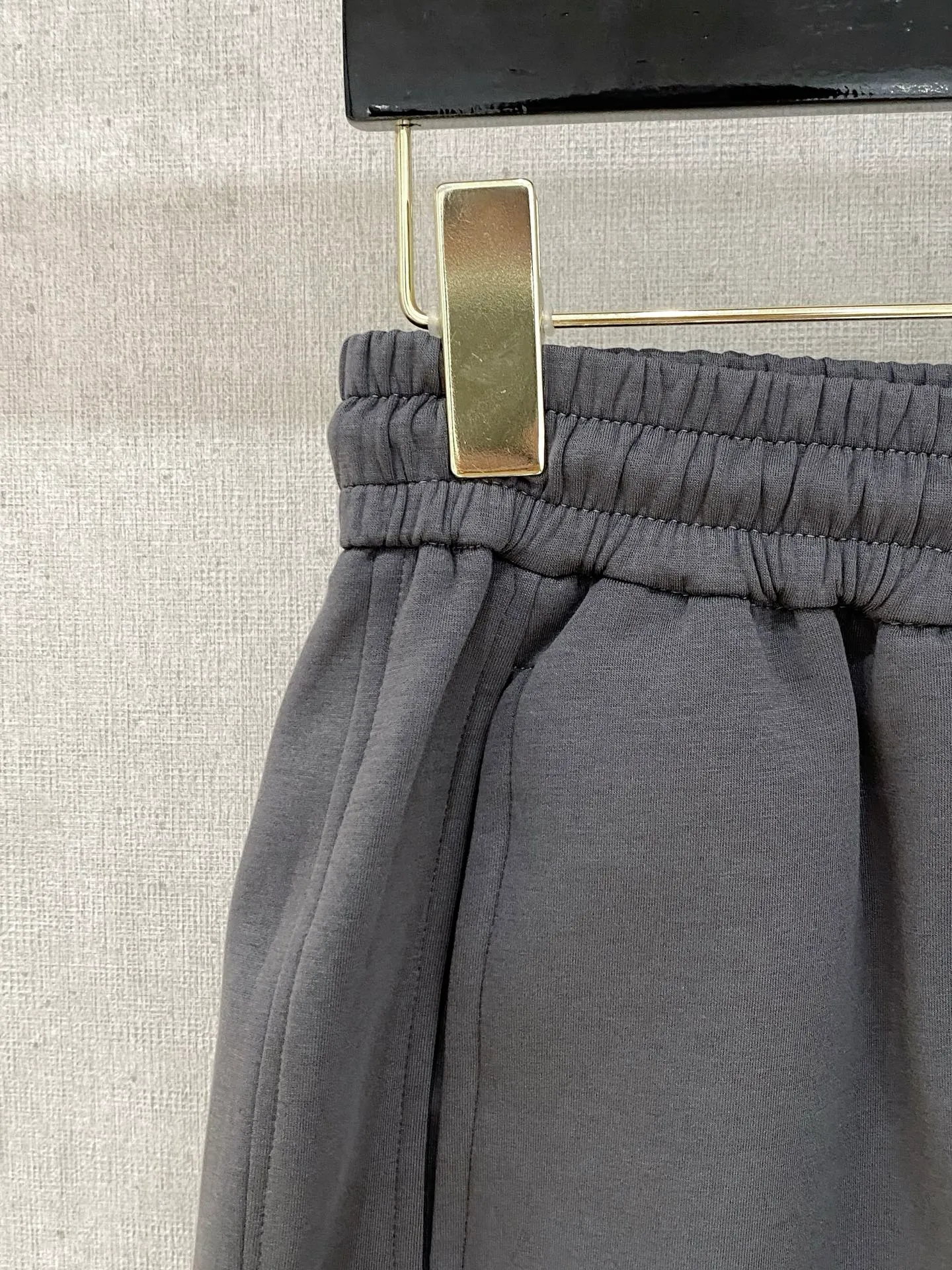 P230 🆕Moncler 2025 new pure cotton men's casual shorts, advanced custom-made breathable fabrics, extremely breathable, elastic and comfortable, with impeccable details, top-grade accessories, original logo design concept, delicate and soft feel! The upper body fit is awesome! Size: M-XXXL Please state your height and weight when ordering
