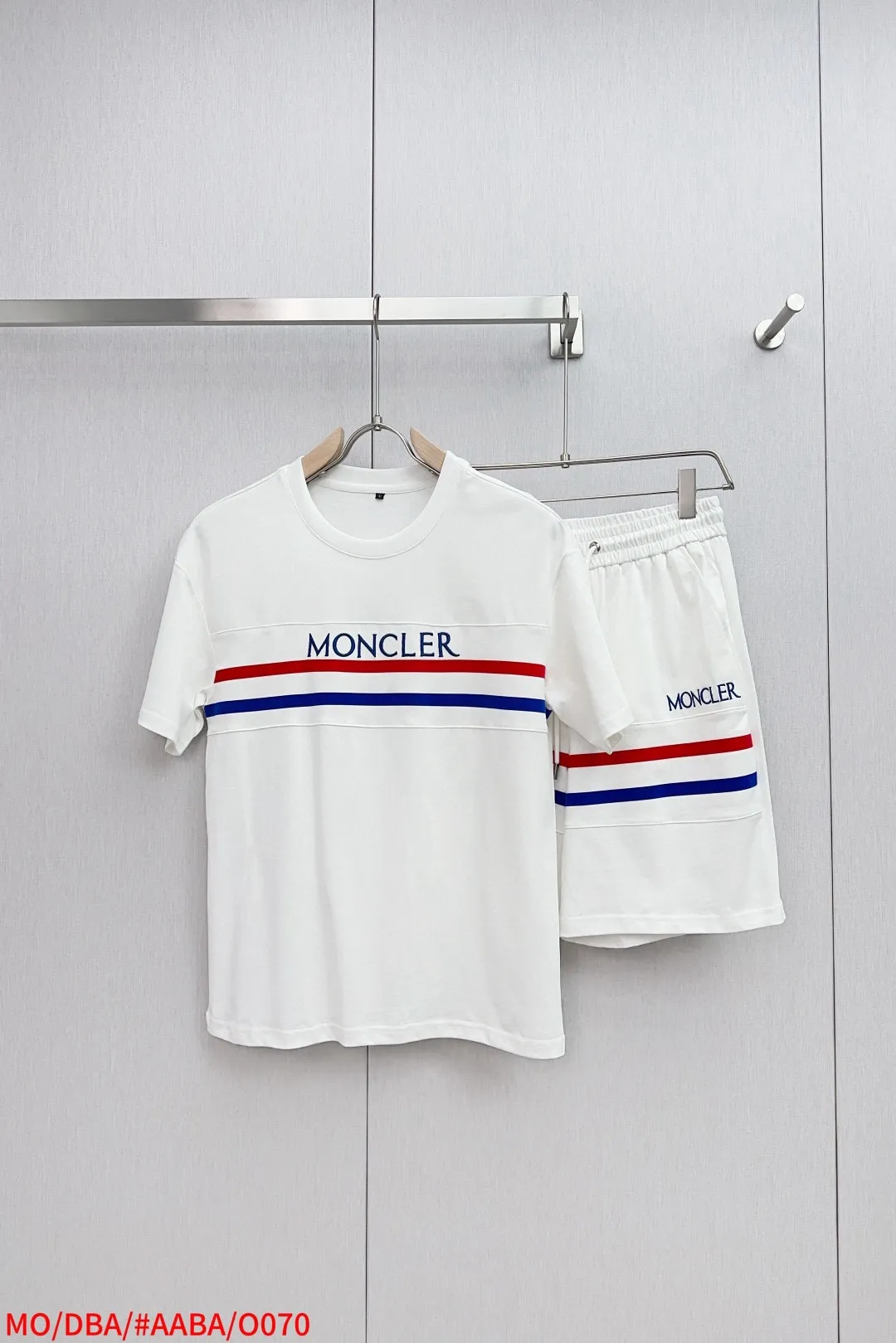 P560 Brand [MONCLER Mouth Covered] 2025 round neck short-sleeved shorts suit. The pure cotton fabric upper body will not be stuffy, the smooth and comfortable skin-friendly effect is more breathable, the fabric has its own texture, classic logo technology, a new interpretation from a unique angle, the first choice for fashion and versatility! Size: M-3XL (maximum wear: 190 pounds)
