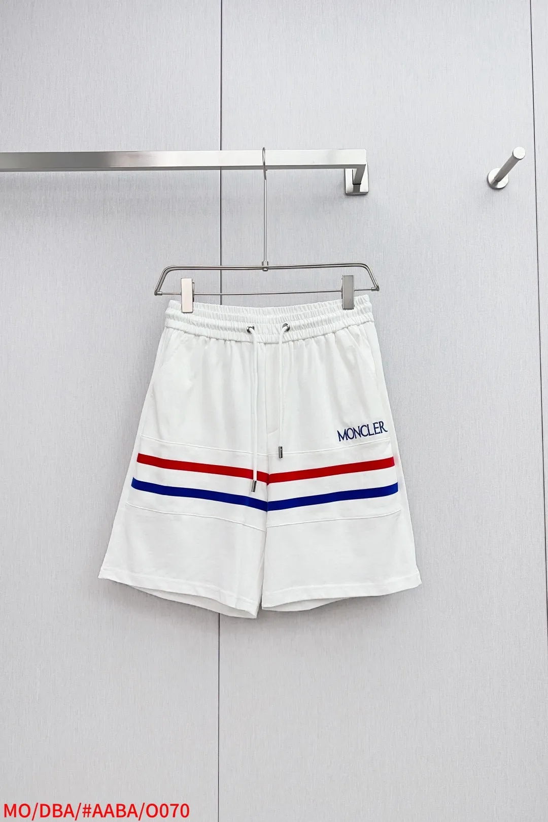 P560 Brand [MONCLER Mouth Covered] 2025 round neck short-sleeved shorts suit. The pure cotton fabric upper body will not be stuffy, the smooth and comfortable skin-friendly effect is more breathable, the fabric has its own texture, classic logo technology, a new interpretation from a unique angle, the first choice for fashion and versatility! Size: M-3XL (maximum wear: 190 pounds)