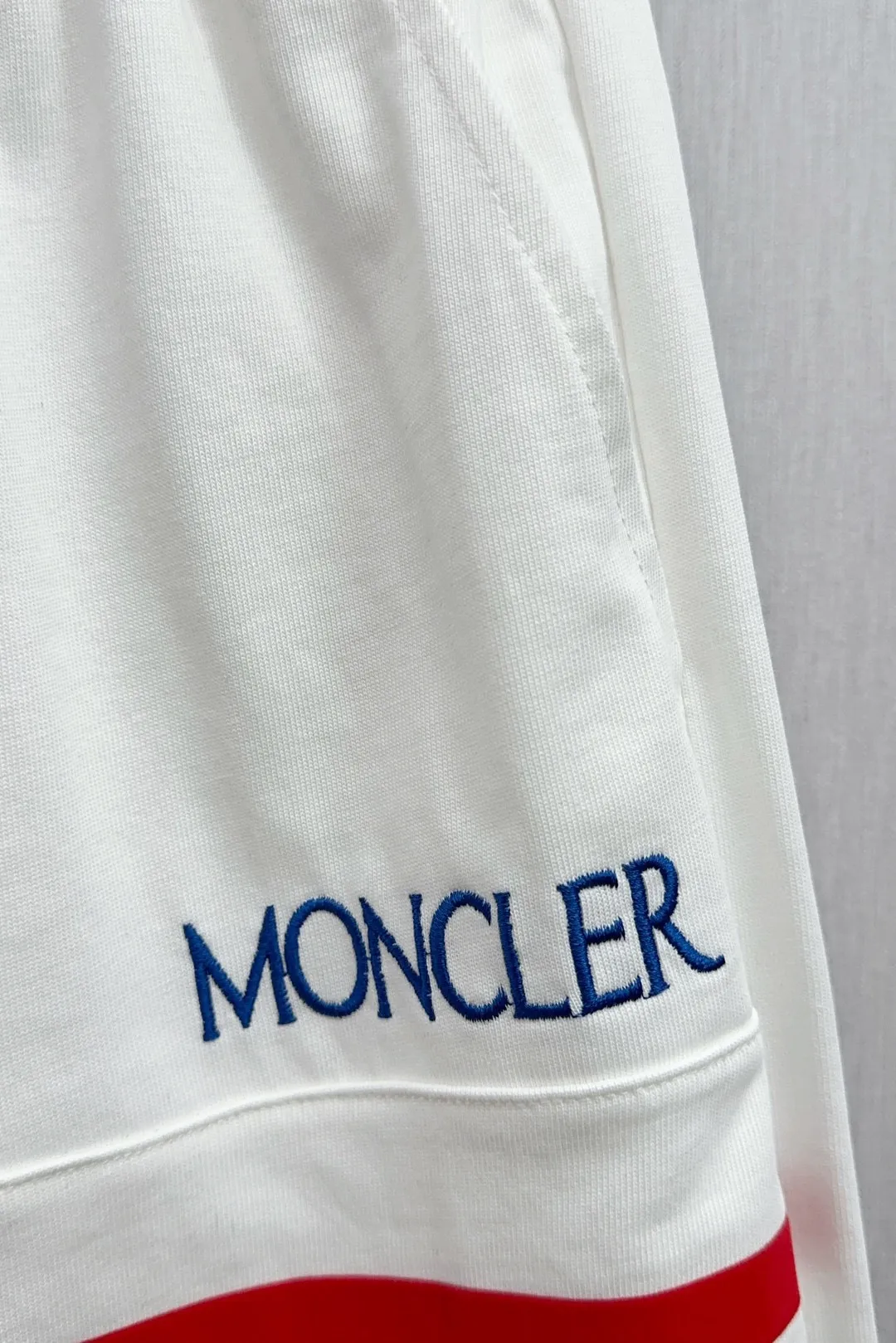 P560 Brand [MONCLER Mouth Covered] 2025 round neck short-sleeved shorts suit. The pure cotton fabric upper body will not be stuffy, the smooth and comfortable skin-friendly effect is more breathable, the fabric has its own texture, classic logo technology, a new interpretation from a unique angle, the first choice for fashion and versatility! Size: M-3XL (maximum wear: 190 pounds)