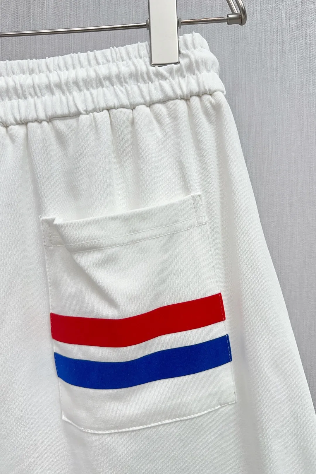 P560 Brand [MONCLER Mouth Covered] 2025 round neck short-sleeved shorts suit. The pure cotton fabric upper body will not be stuffy, the smooth and comfortable skin-friendly effect is more breathable, the fabric has its own texture, classic logo technology, a new interpretation from a unique angle, the first choice for fashion and versatility! Size: M-3XL (maximum wear: 190 pounds)