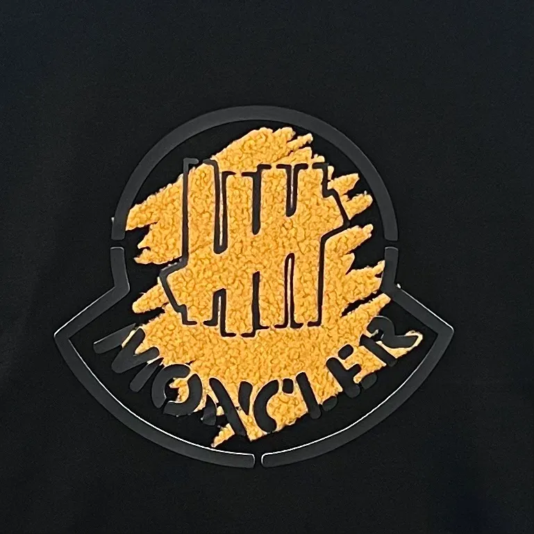 P170 MONCLER/Muzzled 300g pure cotton round neck short-sleeved T-shirt Brand classic Gauze splicing Letter LOGO embossing process 2025ss official synchronization High version High quality Fashion personality Versatile trend Pure original quality Original fabric Hang tag Collar label Washed wheat Complete three standards Color: Black. White. Size: S M L XL XXL