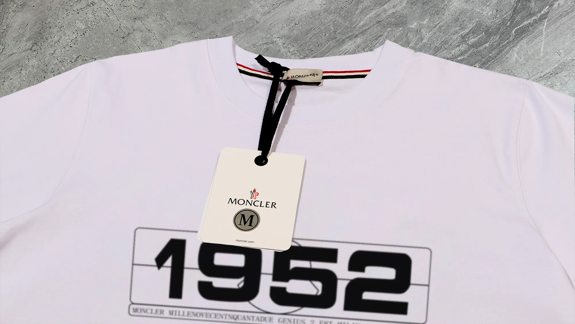 P210 High-version sweatshirt) [Long-term stock] 〖𝐌𝐎𝐍𝐂𝐋𝐄𝐑~Mask〗 Made of 440g heavy-weight fabric. It is different from the market currency. It can be matched with any variety and is properly handsome. 😎The whole dress is made of double waistcoats. The double waistcoats make the whole dress more three-dimensional. Not ordinary factories can do such fine work. 2025 Spring runway version of the T stage, on sale at the counter, round neck terry sweatshirt, high-end double-strand pure cotton, custom-made stretch ribs, dyed in the same vat, complete with three standards, matched with exquisite embroidered LOGO on the chest, simple and advanced, same style for men and women. Color: black, apricot, white, size: S M L XL 2XL