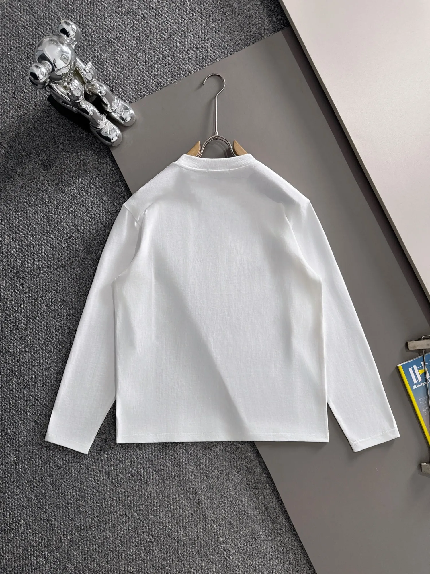 P190 Moncler 2025 New Style Woven Pocket Splicing Technology Customized Small Logo Same Style for Men and Women Long-sleeved T-shirt ·Customized 280g pure cotton fabric ·Dyeing 32 counts of double thread ·Collar label, hangtag, main mark and three complete labels Color: White Size: XS S M L
