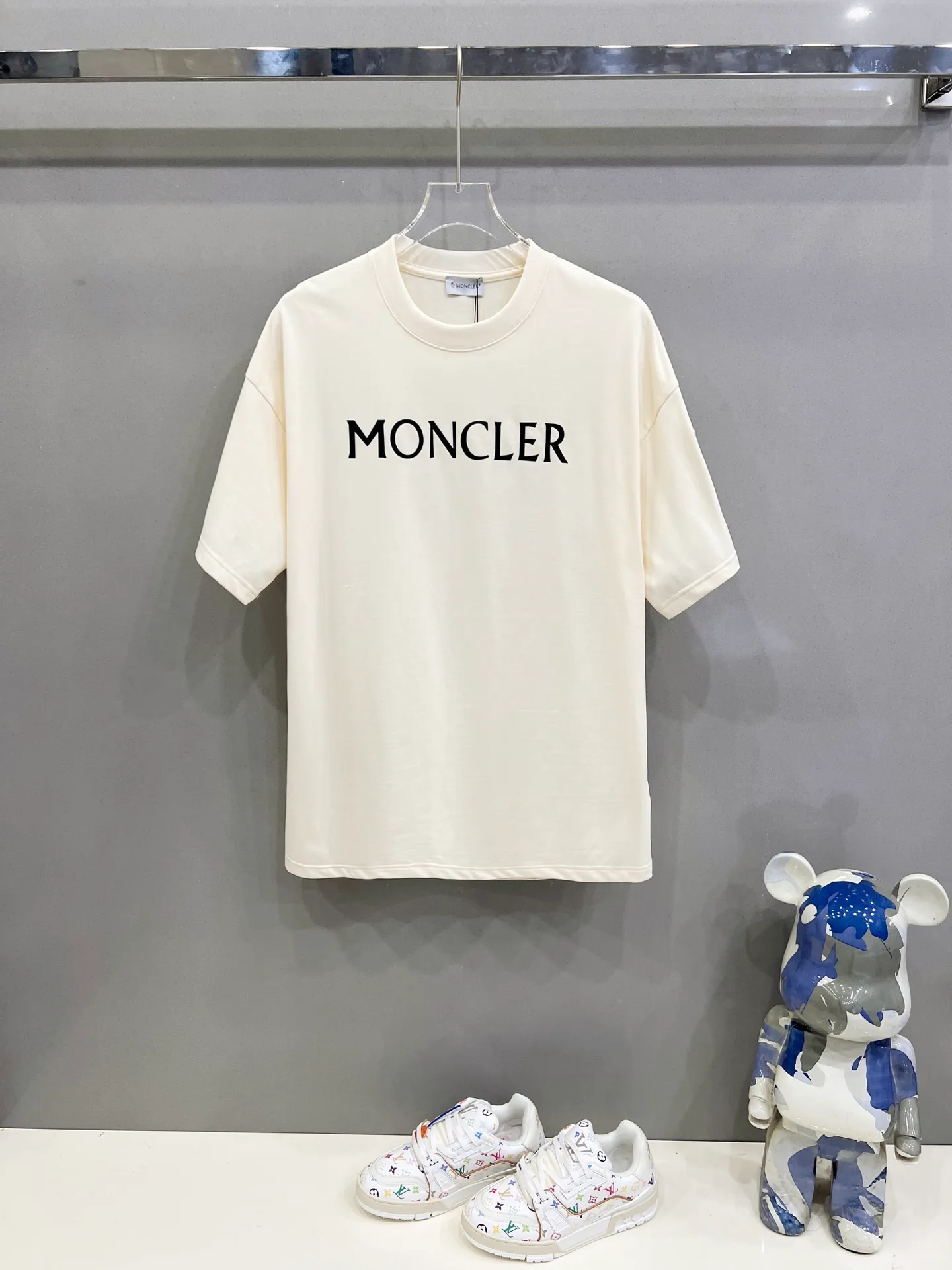 P150 MONCLER/Muzzled 260g round neck short-sleeved T-shirt Logo brand letter printing LOGO nylon pocket arm crafts Official synchronization High version High quality Fashion personality Versatile trend Pure original quality Original fabric Tag Collar label Washed wheat Complete three standards Color: Black. Apricot. Size: XS-L
