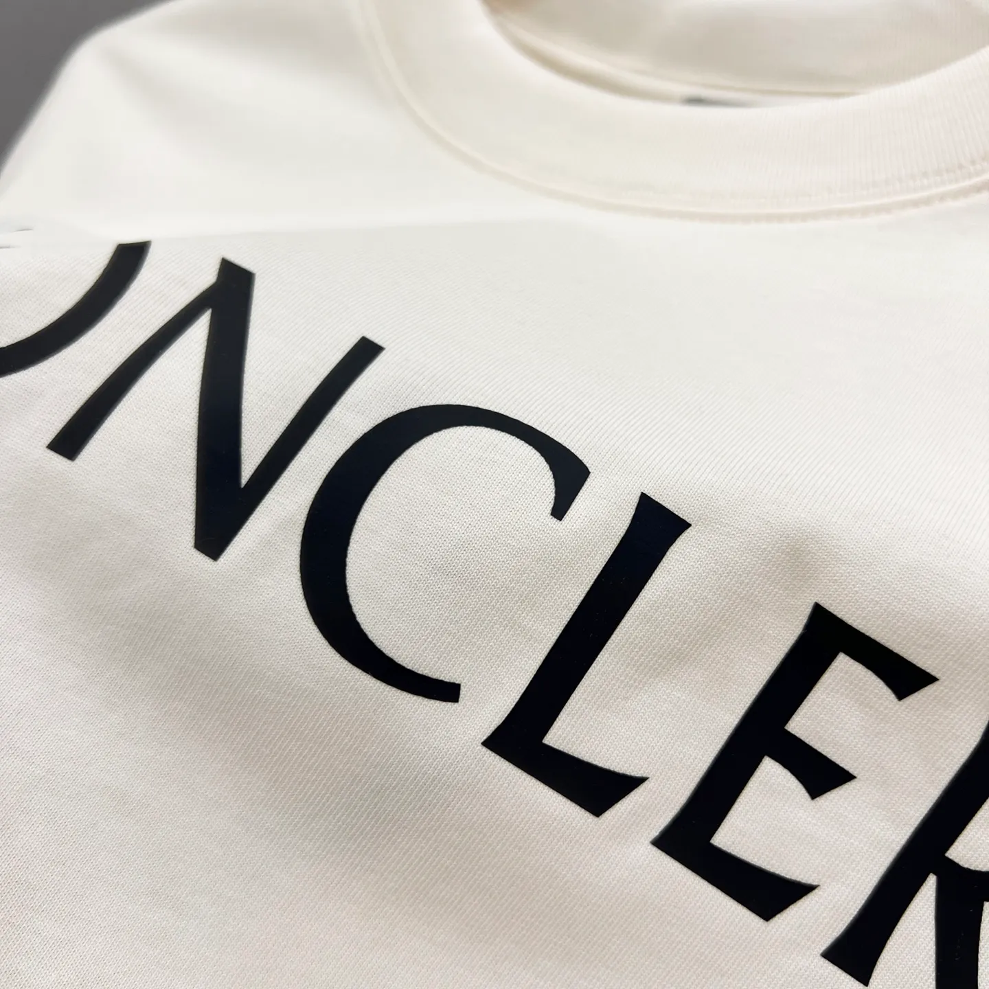 P150 MONCLER/Muzzled 260g round neck short-sleeved T-shirt Logo brand letter printing LOGO nylon pocket arm crafts Official synchronization High version High quality Fashion personality Versatile trend Pure original quality Original fabric Tag Collar label Washed wheat Complete three standards Color: Black. Apricot. Size: XS-L