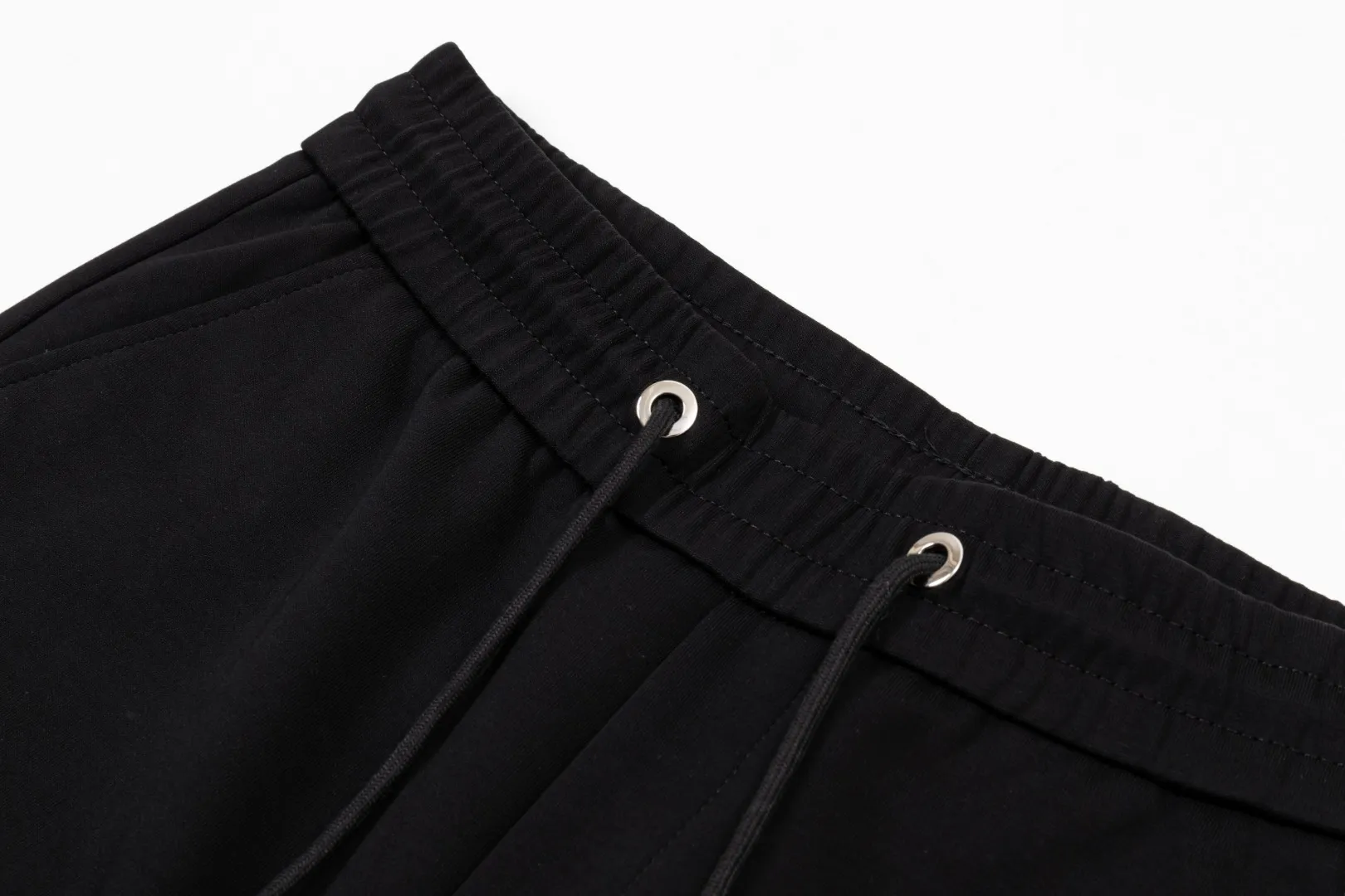 P290 Moncler new men's original casual pants and sweatpants, high-end customization, fashionable and versatile ✨✨✨three-dimensional embroidery embossed letter logo design, customized original imported 100% knitted cotton fabric, imported hardware accessories, elegant and handsome upper body, brand new sense of sight! The factory's fine workmanship and details are all in place. There is no need to choose anyone, and you must pay for your own money. Size: M-3XL (the largest size can wear about 185 pounds) black