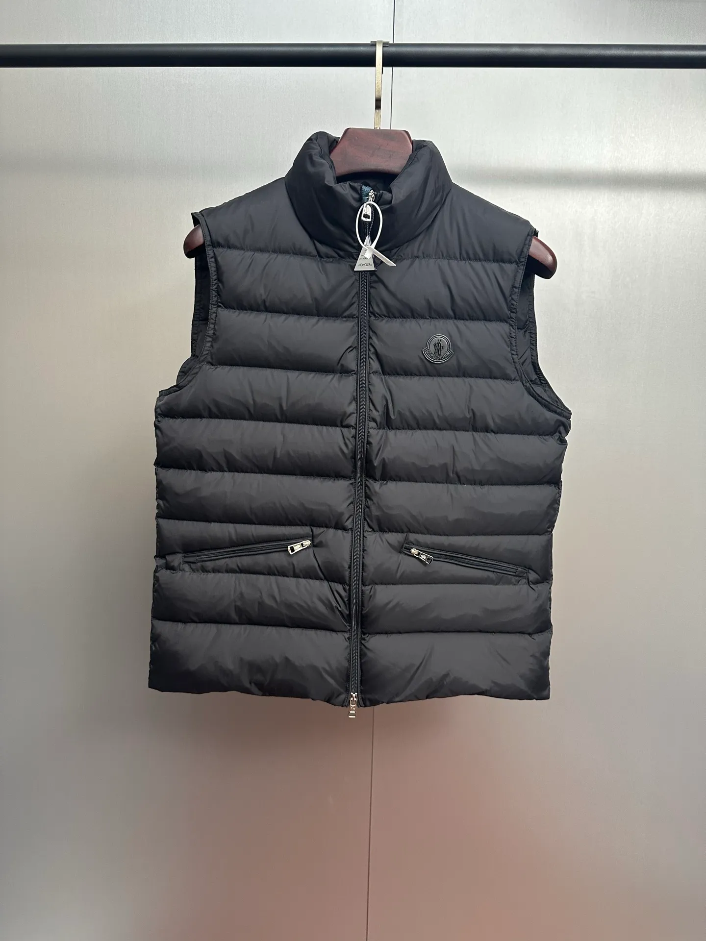 P700 Moncler lightweight vest feather/Treompan down vest "Sensing system, built-in chip" 2021 new national standard 95 plain white duck down has passed the inspection (reprint and change to 90). The feather bones are very small and silkless. Just cut it and look at it. Customized glued high-density fabric, original hardware custom zipper (high texture and sparkling), high-tech precision wiring, every line is straight! Color: Black Size: 1-5
