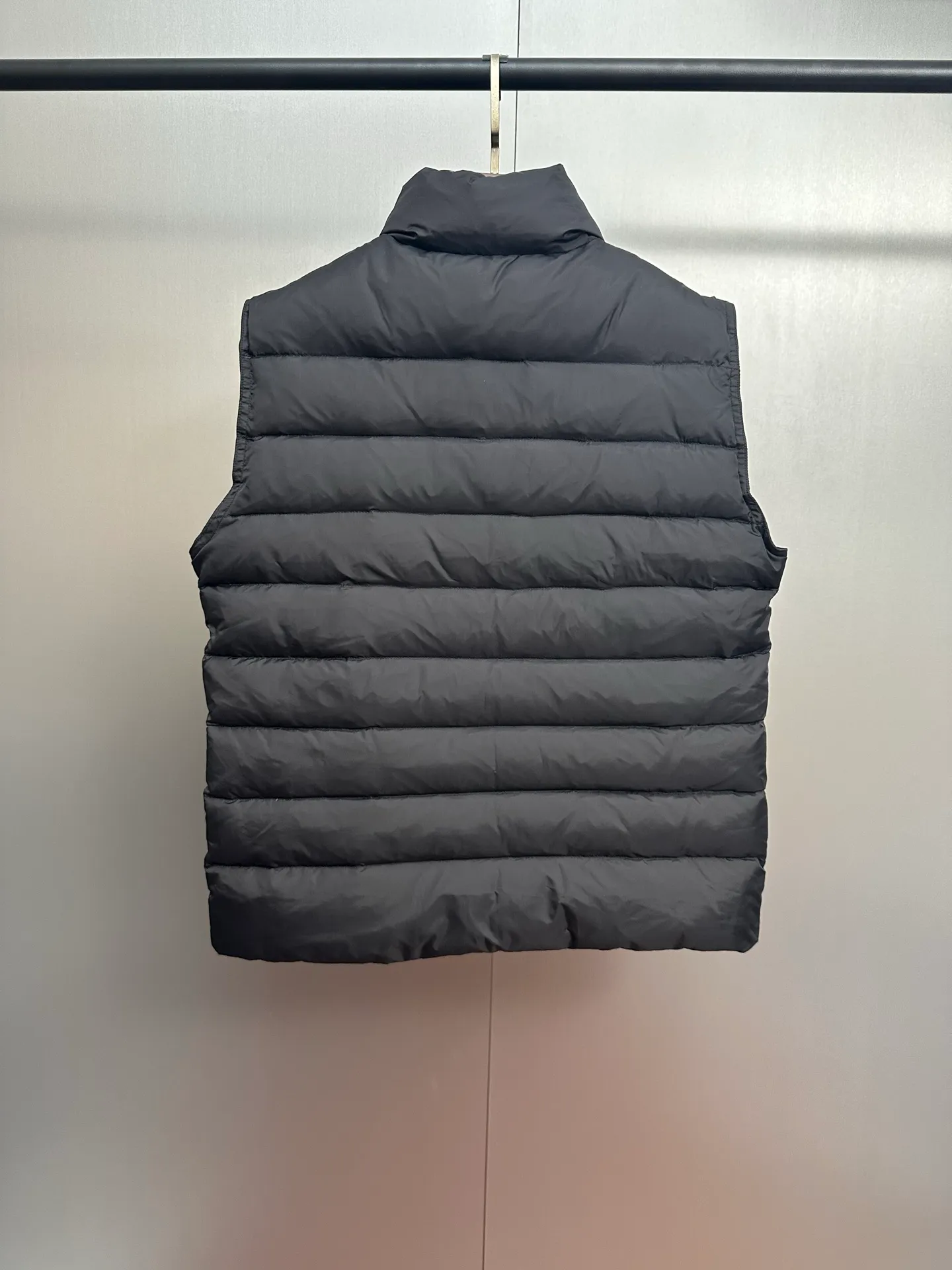 P700 Moncler lightweight vest feather/Treompan down vest "Sensing system, built-in chip" 2021 new national standard 95 plain white duck down has passed the inspection (reprint and change to 90). The feather bones are very small and silkless. Just cut it and look at it. Customized glued high-density fabric, original hardware custom zipper (high texture and sparkling), high-tech precision wiring, every line is straight! Color: Black Size: 1-5