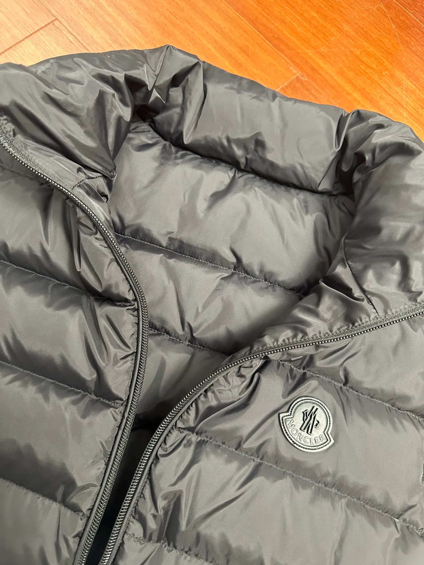 P700 Moncler lightweight vest feather/Treompan down vest "Sensing system, built-in chip" 2021 new national standard 95 plain white duck down has passed the inspection (reprint and change to 90). The feather bones are very small and silkless. Just cut it and look at it. Customized glued high-density fabric, original hardware custom zipper (high texture and sparkling), high-tech precision wiring, every line is straight! Color: Black Size: 1-5