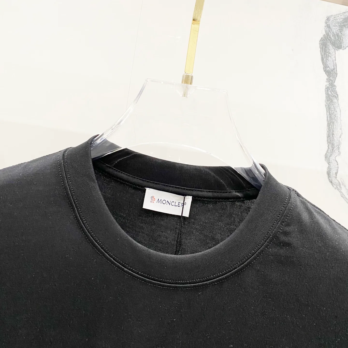 P150 MONCLER/Muzzled 260g round neck short-sleeved T-shirt, color block brand pattern embroidery🪡letter LOGO, official synchronization, high version, high quality, fashionable personality, versatile trend, pure original quality, original fabric, tag, collar label, washed wheat, complete three standards, color: black, white. Size: XS-L