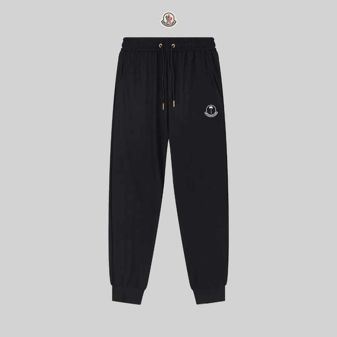 P230 Moncler spring and summer new model, two-color high-quality thin sports and leisure ice silk pants. Smooth, comfortable, anti-wrinkle and traceless pants. 🗯Soft texture, slightly elastic to the touch, cool ice silk pants. Waist elastic band, fashionable version design. 🗯 Neat and neat wiring, suitable for both sports and leisure! It can be easily controlled by all body types. Two classic colors are available. 🗯New summer product. Versatile and easy to match. The upper body is very simple, handsome and stylish. It can be easily controlled by men and women. Color: Black Gray Size: S-XL