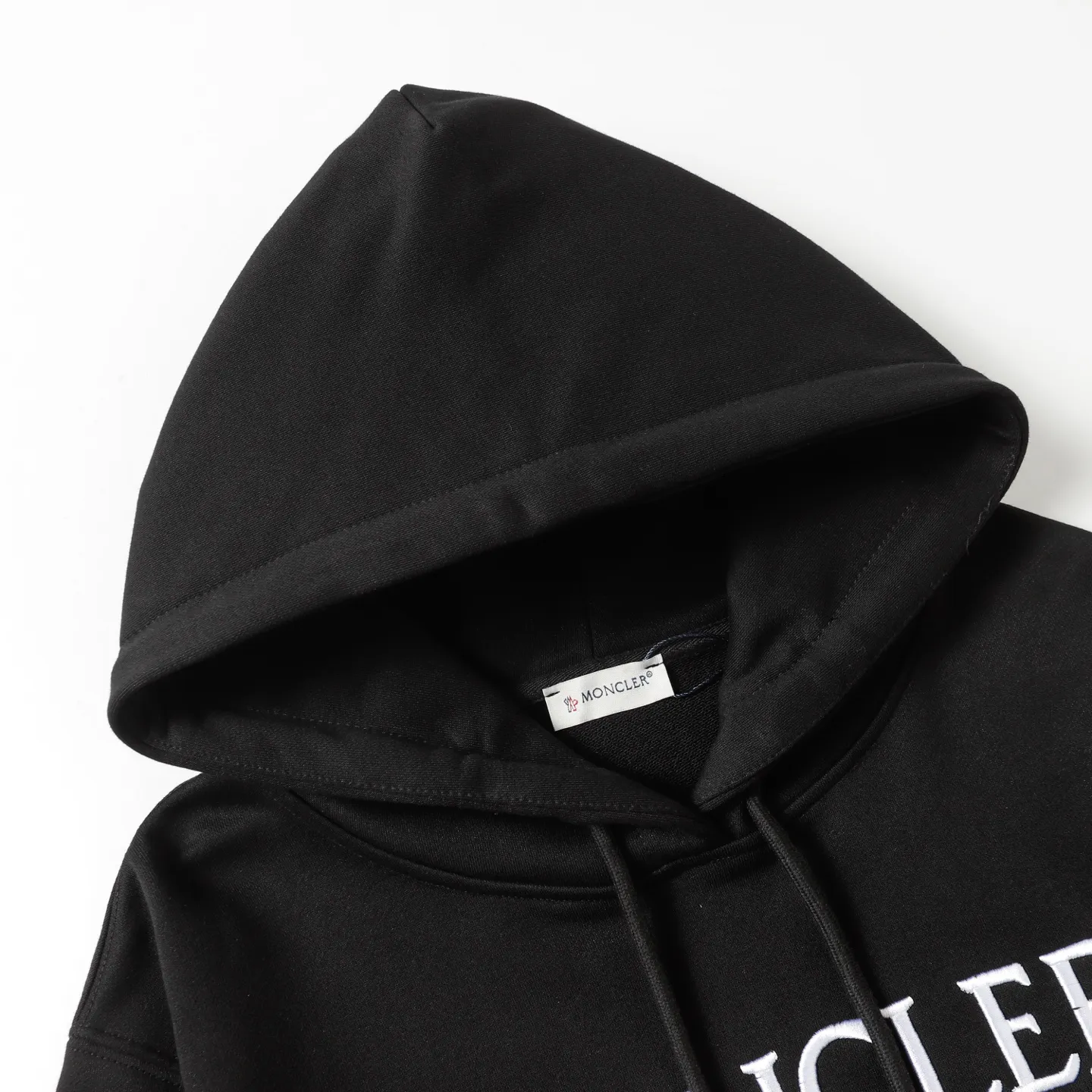 P246 Style number: 853 〈MONCLER〉Mongolian embroidered hooded sweatshirt. The price of the Mongolian sweatshirt is actually quite advantageous. Anyone who has been to the counter should know that the price of the Mongolian hooded sweatshirt is not much cheaper than Gucci Burberry. It is just relatively low-key and unwilling to hype. It is a picture that you want to buy or not. The aloof existence... ✅Original custom-made with logo eyelets and hood ✅460g 100% cotton wool-eating fabric OS version is too big ✅Matched with the original high-weight double yarn thread ✅Correct three-needle and five-thread craftsmanship Chain edge Color: black white sky blue khaki Size S M L
