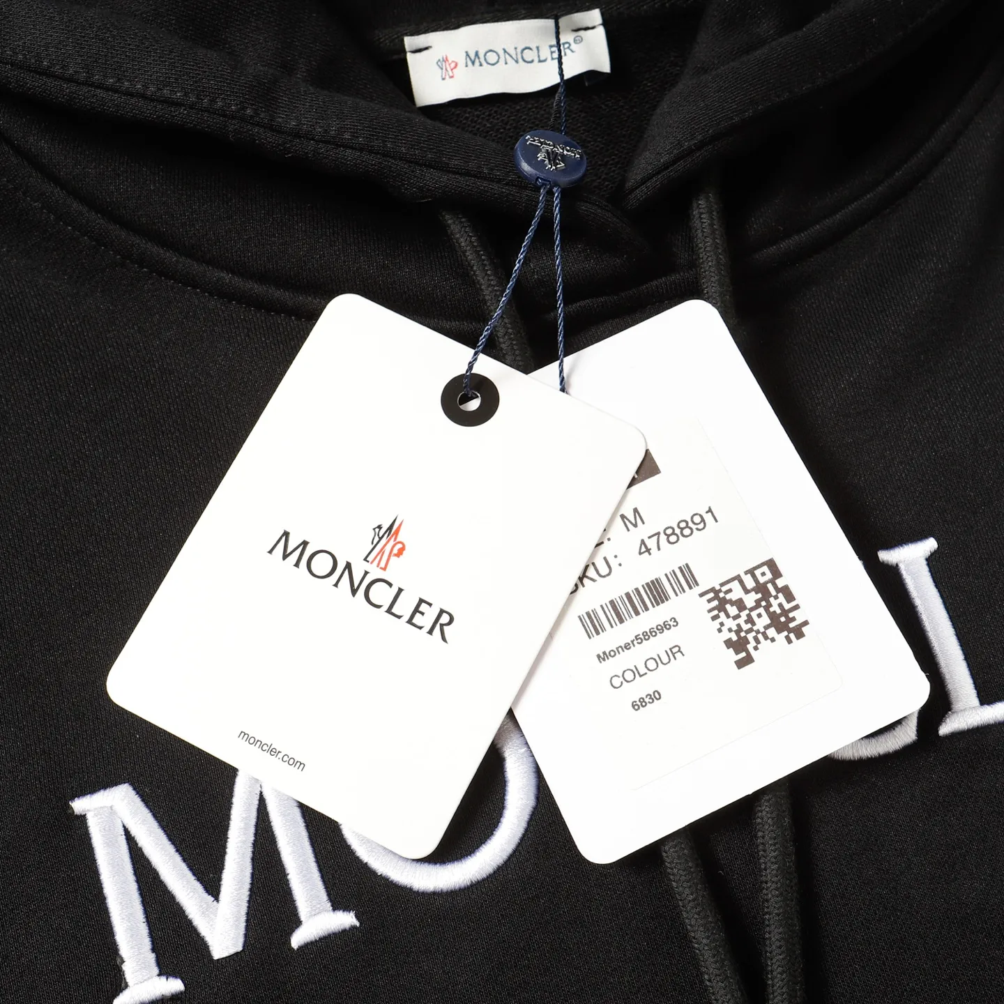 P246 Style number: 853 〈MONCLER〉Mongolian embroidered hooded sweatshirt. The price of the Mongolian sweatshirt is actually quite advantageous. Anyone who has been to the counter should know that the price of the Mongolian hooded sweatshirt is not much cheaper than Gucci Burberry. It is just relatively low-key and unwilling to hype. It is a picture that you want to buy or not. The aloof existence... ✅Original custom-made with logo eyelets and hood ✅460g 100% cotton wool-eating fabric OS version is too big ✅Matched with the original high-weight double yarn thread ✅Correct three-needle and five-thread craftsmanship Chain edge Color: black white sky blue khaki Size S M L