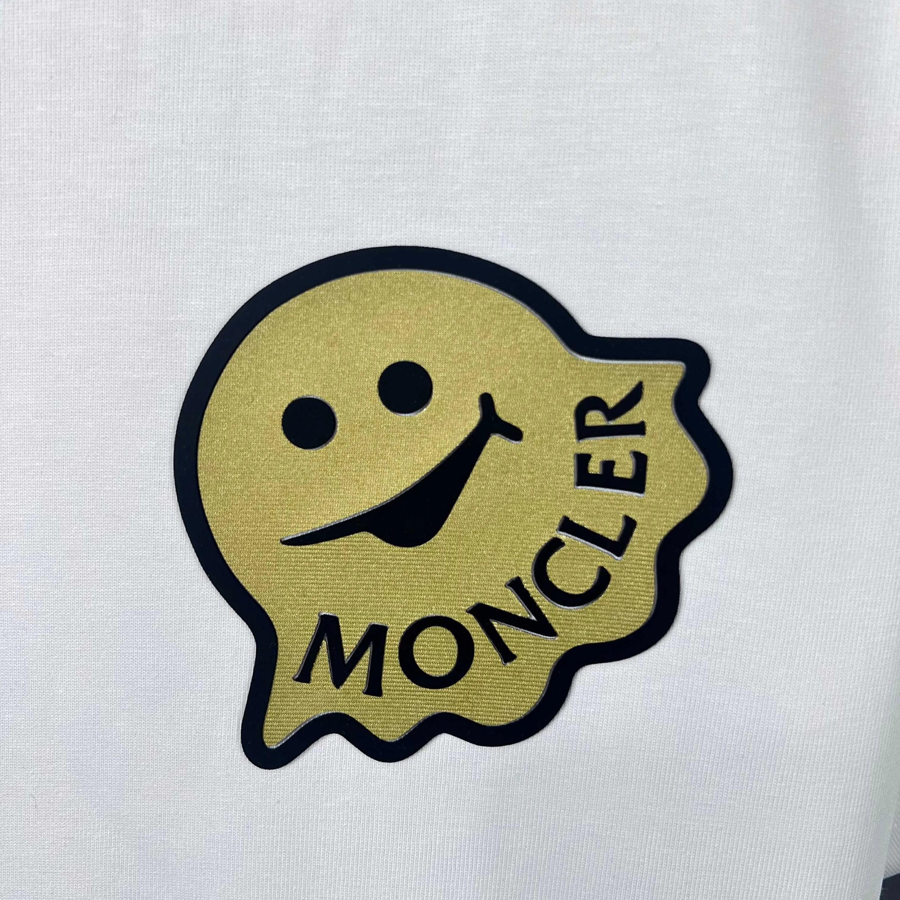 P220 (Next day shipping) MONCLER/Mask 2025Fw new autumn and winter 400g pullover round neck long-sleeved sweatshirt Three-dimensional little monster devil offset letter logo embossing process Same style for men and women Brand classic Pure cotton fabric Official synchronization High version High quality Fashion personality Versatile trend Pure original quality Original fabric Hang tag Collar label Washed wheat Complete three labels Color: Black. White. Size: S-XL