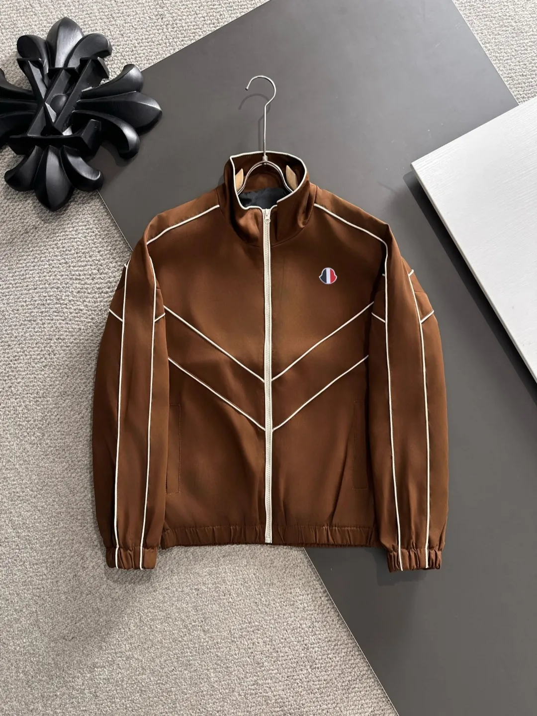 Next day shipping P720 MONCLER/Mongolian high quality 2025 autumn and winter new casual heavy industry suit exclusively developed by yb! High quality production! The top version of the trading company channel order, external orders for imported custom fabrics, high breathability and comfort, impeccable details, absolutely worth buying! This type of suit is also a must-have for lazy people. You don’t have to think about how to match it, you can just get it in one set! Brand element design concept, delicate and soft feel! It presents a casual cut and the upper body shape is great! On sale simultaneously on the official website! From a high-end men's positioning brand, the low-key luxury taste is irresistible! Exquisite workmanship and impeccable quality! The overall style is simple, fashionable and timeless, fully meeting the requirements of stylish and tasteful dressing! Size: M to 5XL (or state your height and weight when placing an order)