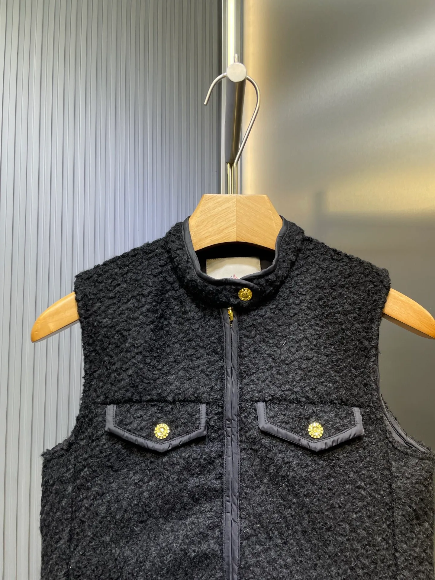 P640 MONCLER 25FW early autumn new product Woolen stand-up collar vest jacket Made of woolen cotton fabric Spliced ​​down at the back Hardware golo custom molding Four-bag slim fit Seiko production High-end texture Size: s m l