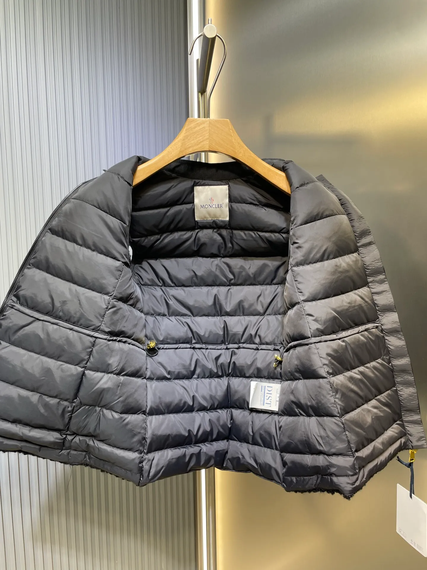 P640 MONCLER 25FW early autumn new product Woolen stand-up collar vest jacket Made of woolen cotton fabric Spliced ​​down at the back Hardware golo custom molding Four-bag slim fit Seiko production High-end texture Size: s m l