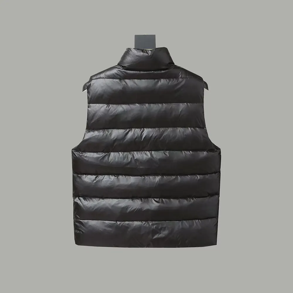 P640 Moncler/Mongolian "Official website same style embroidered small label" Vest down jacket - Fabric: National standard 90 white duck down jacket, made of polyester fiber fabric, comfortable and warm, perfect appearance, good bulk recovery after compression, heat accumulation and warmth locking, complete three standards, original fabric, official same style, different from ordinary version on the market - Color: black white - Size: M L XL XXL XXL XXXL - Purchase the original mold and create it with a full set of customized accessories. Details determine success or failure.  - Accessories: The original accessories are complete with one to one and three standards, os off-shoulder version, same style for men and women, official website quality - no gender distinction, same style for men and women